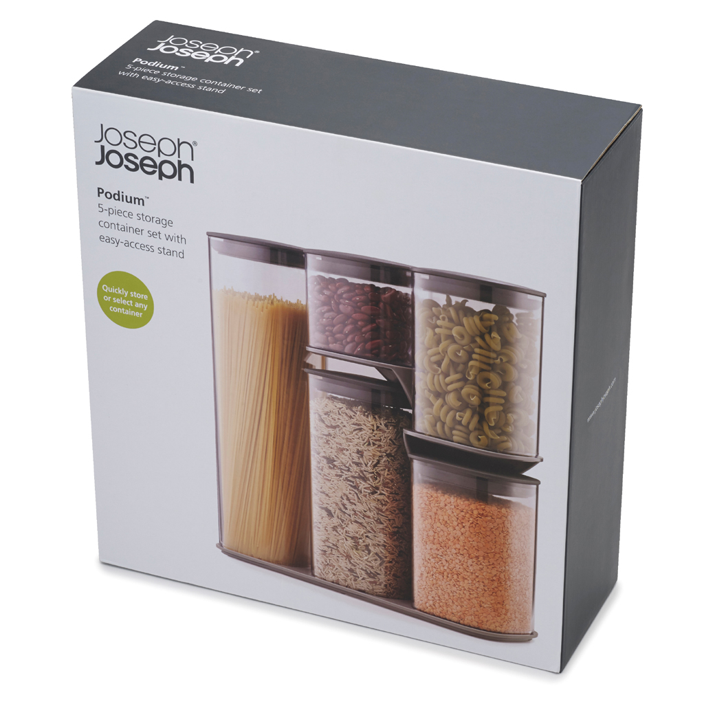Un juego en caja de recipientes de almacenamiento de plástico transparente llenos de comida, con tapas y base gris oscuro.
