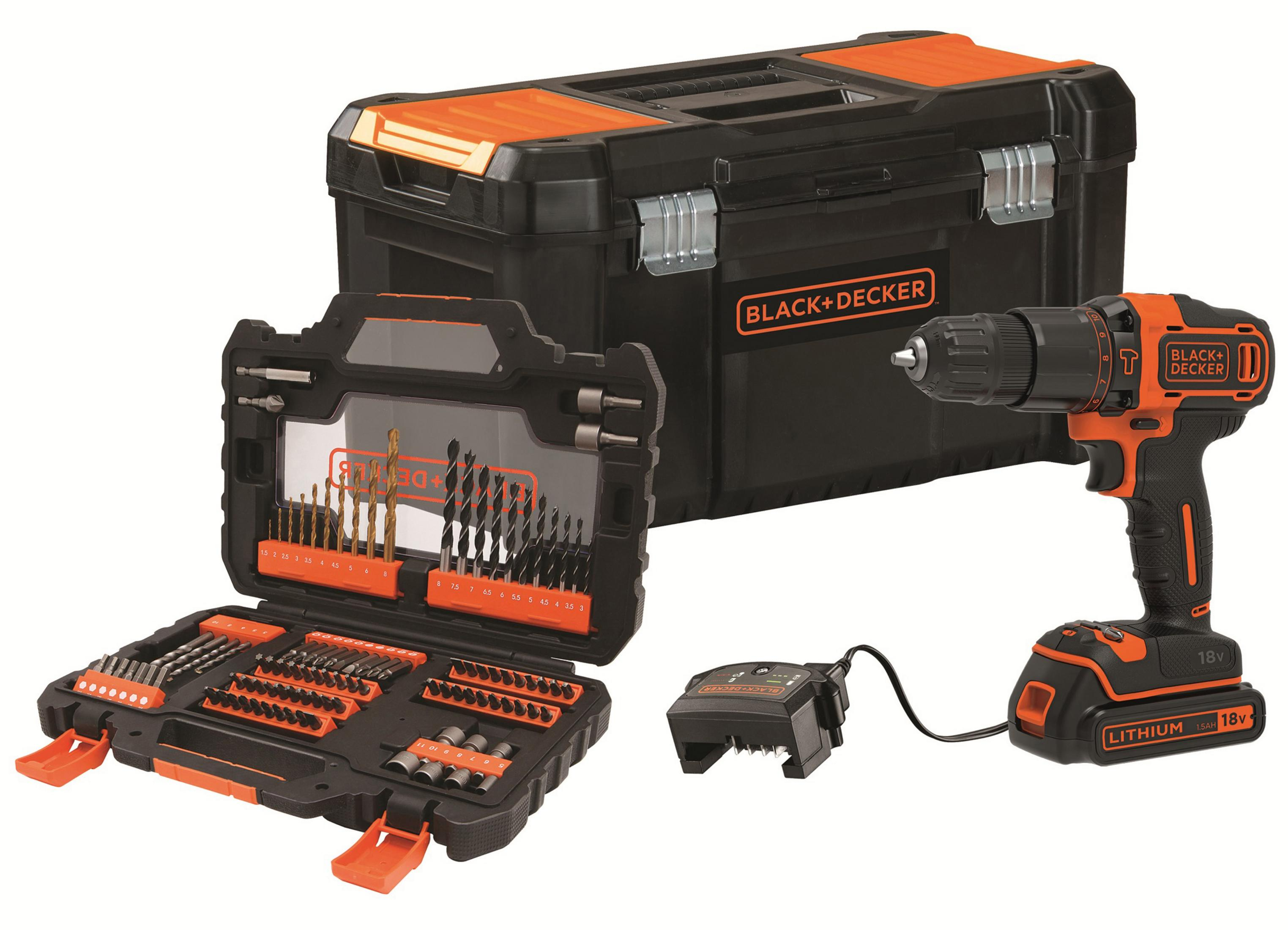 Sono esposti un trapano Black+Decker, un caricabatterie, una cassetta degli attrezzi e un set di punte.