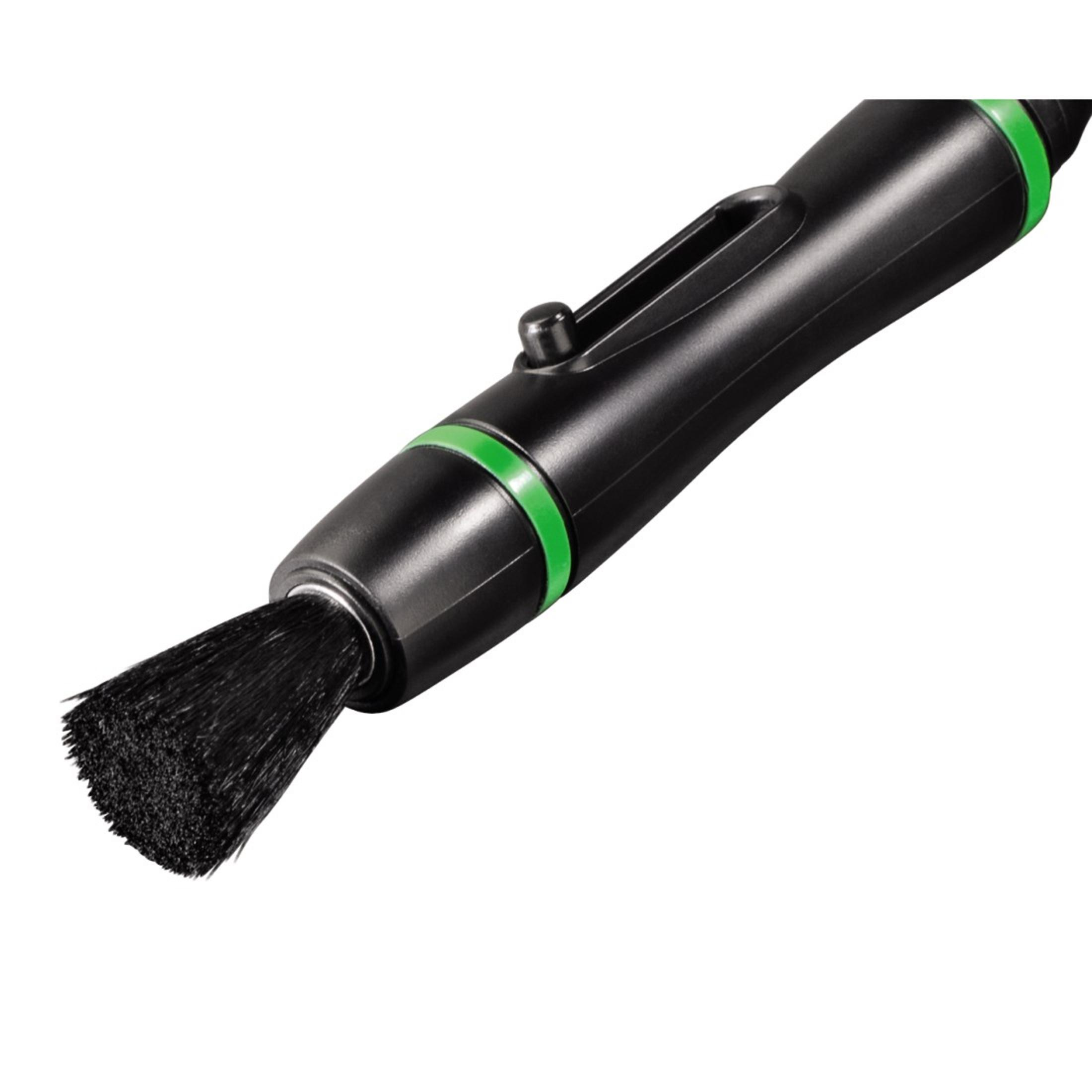 Ein schwarzer Objektiv-Reinigungsstift mit Pinselspitze, grünen Akzenten und einem schlanken Design.