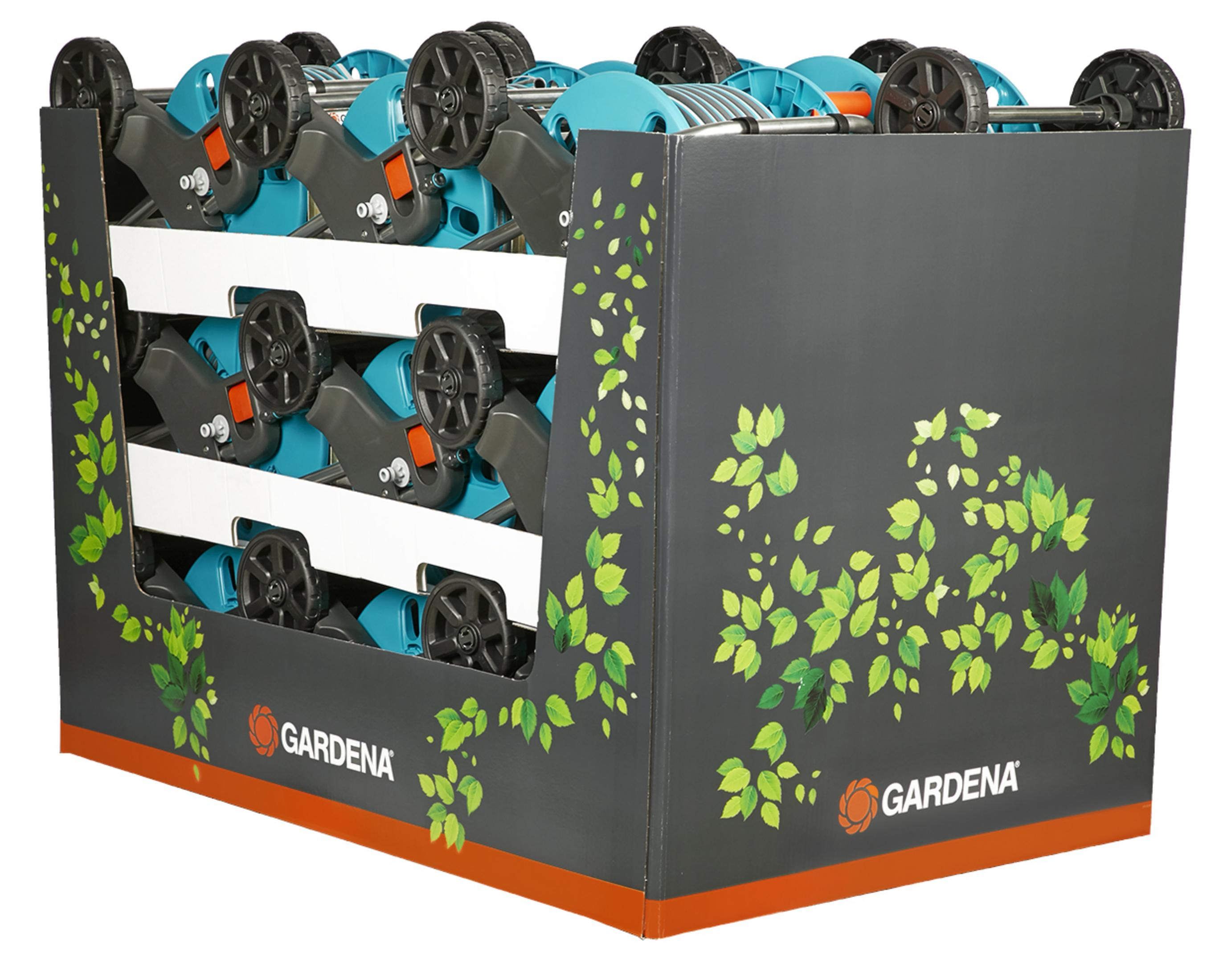 Eine Displaybox gefüllt mit Gardena Schlauchwagen mit grünen Blättern auf grauem Hintergrund.