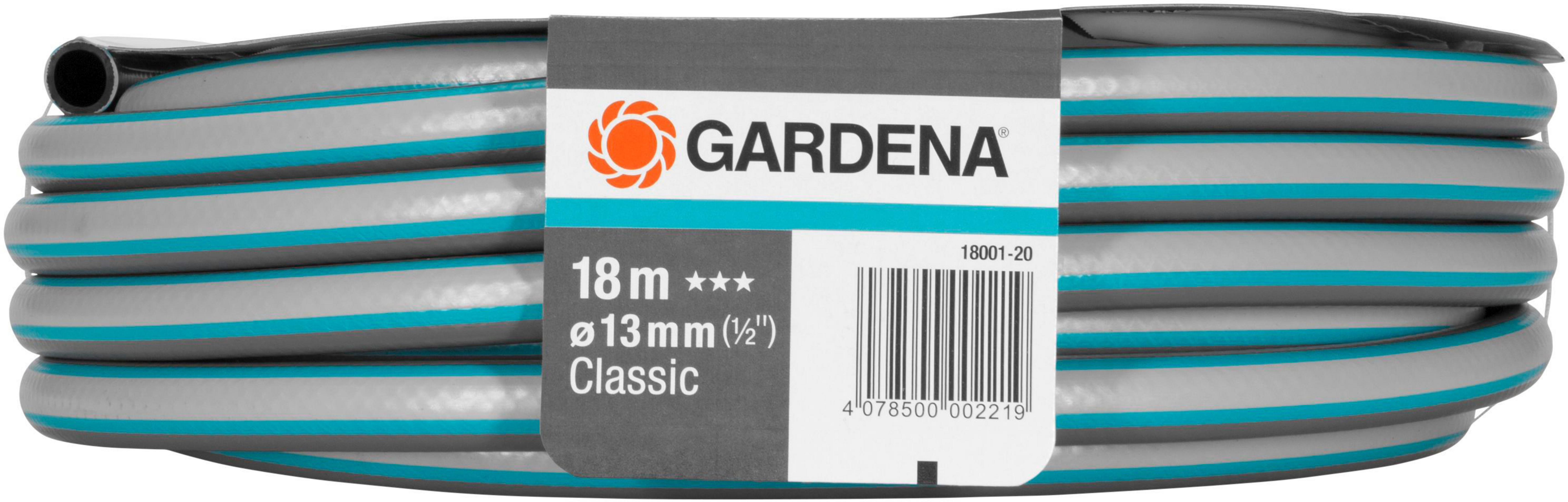 Aufgerollter grauer Gartenschlauch mit blauem Streifen, mit durchsichtigem Kunststoff gesichert. Gardena-Etikett sichtbar.