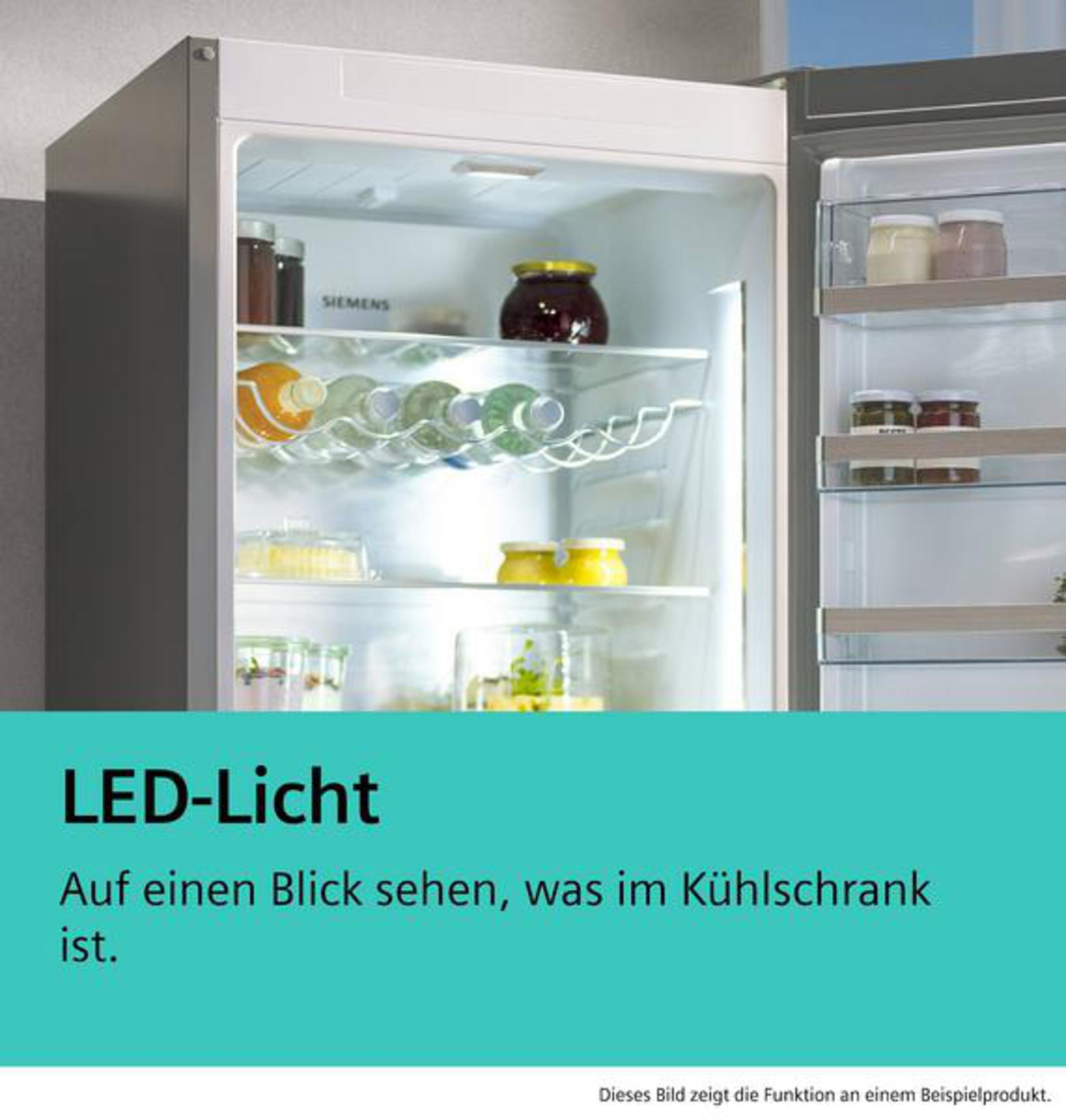 Koelkastinterieur met voedsel en LED-verlichting, tekst onderaan.