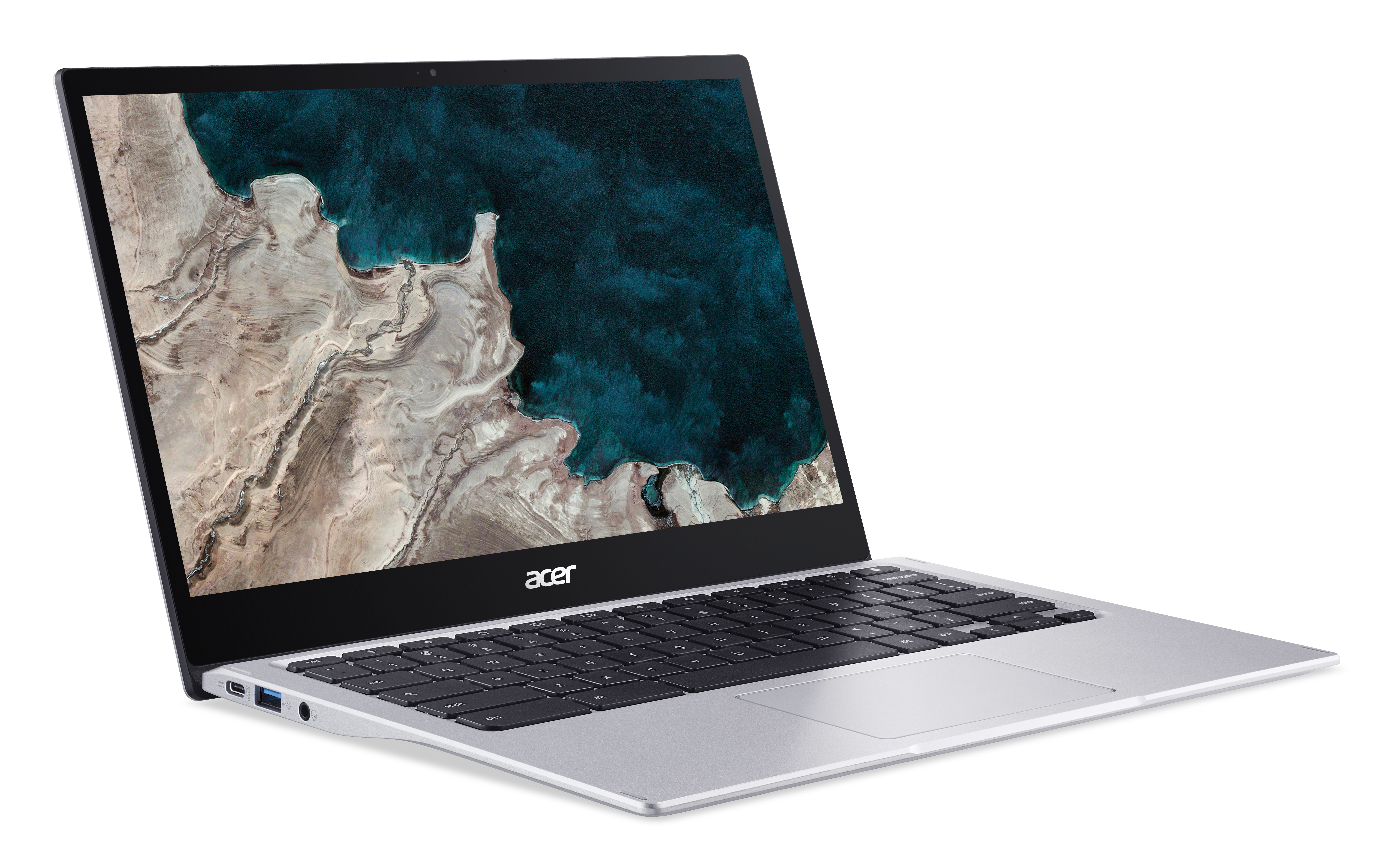 Ein Acer Chromebook mit blauem Ozean-Hintergrundbild wird geöffnet auf einem Tisch gezeigt.