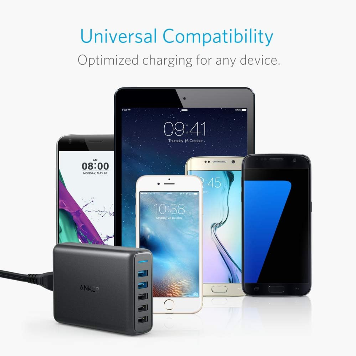Un caricatore multi-porta mostrato con vari telefoni e tablet per illustrare la compatibilità universale.
