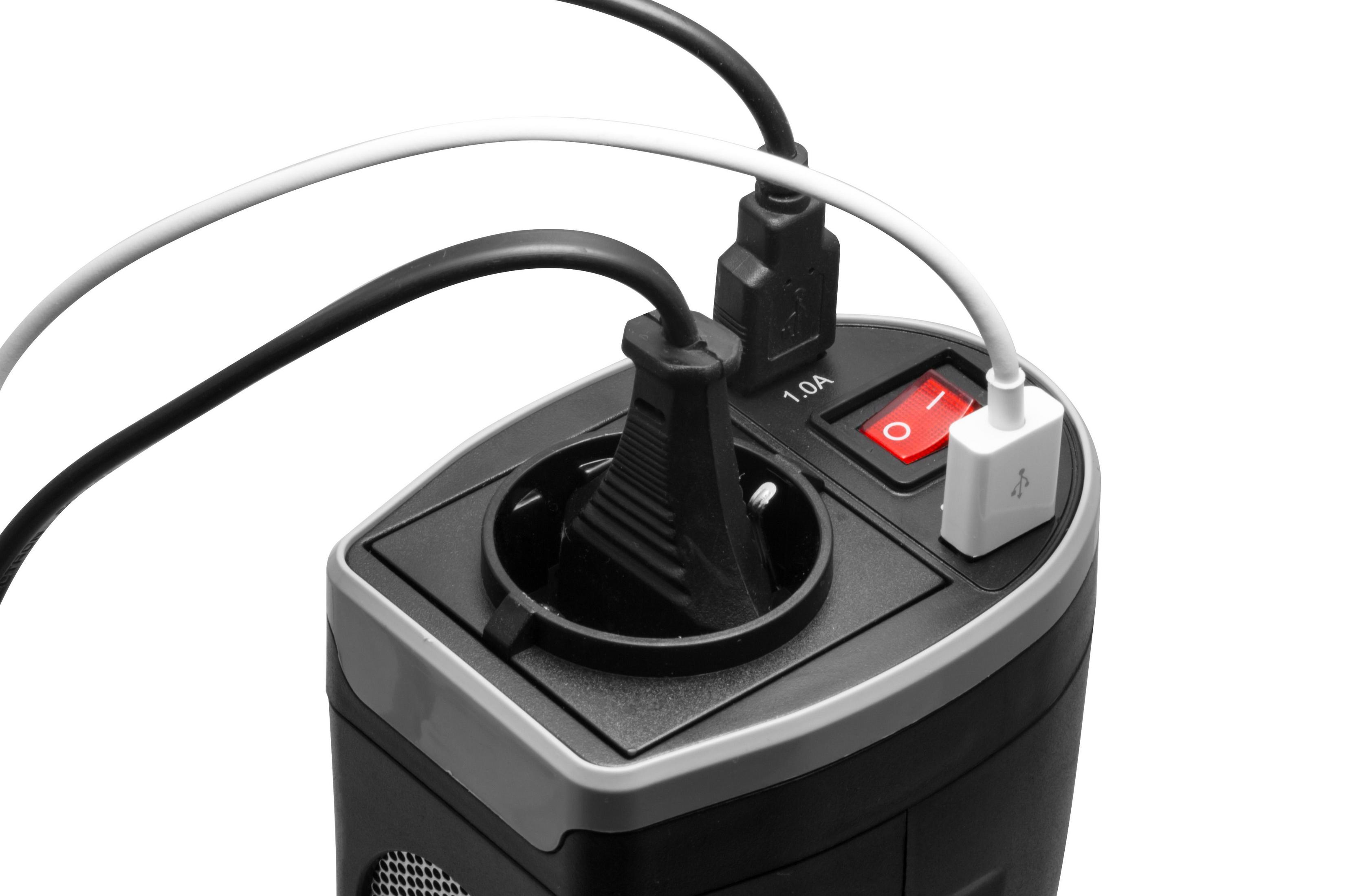 Ein schwarzer Adapter mit grauem Oberteil hat eingesteckte Kabel und einen roten Schalter vor einem weißen Hintergrund.