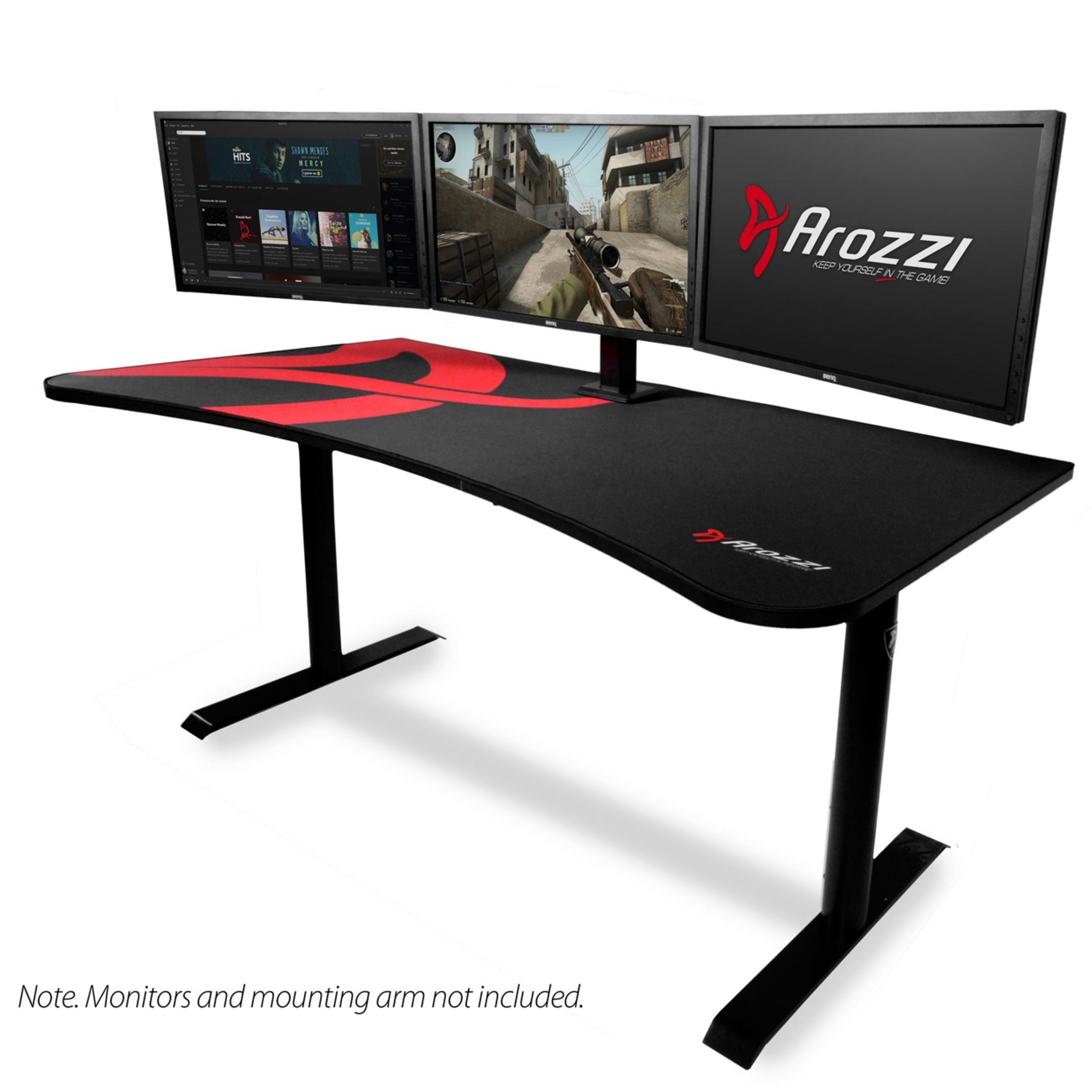 Een zwart gamingbureau met een rood ontwerp, met drie monitoren en het Arozzi-logo.