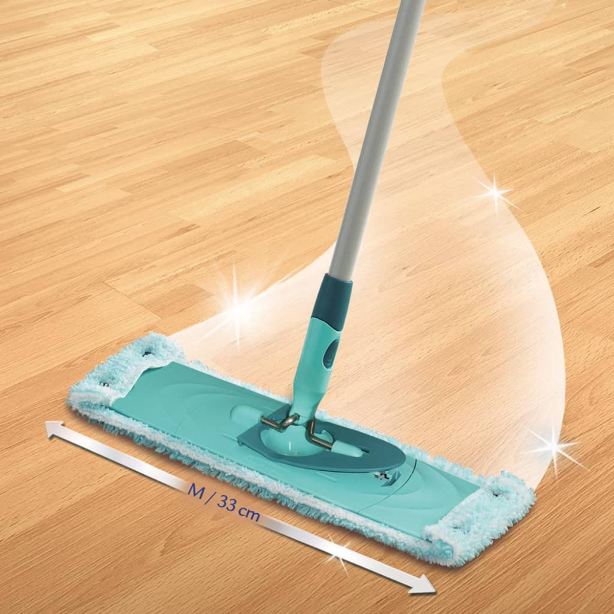 Un mocio color verde acqua su un pavimento in legno con una freccia che mostra la larghezza del mocio (M / 33 cm).