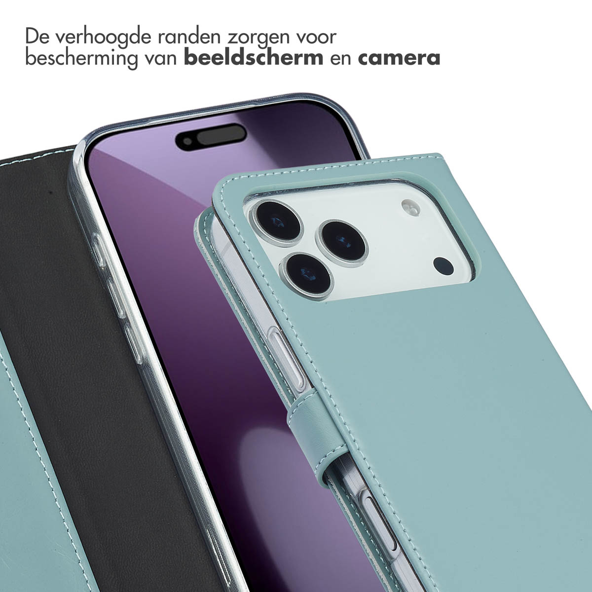 Schuine weergave van een lichtblauwe telefoonhoes, met de camera- en schermbescherming.