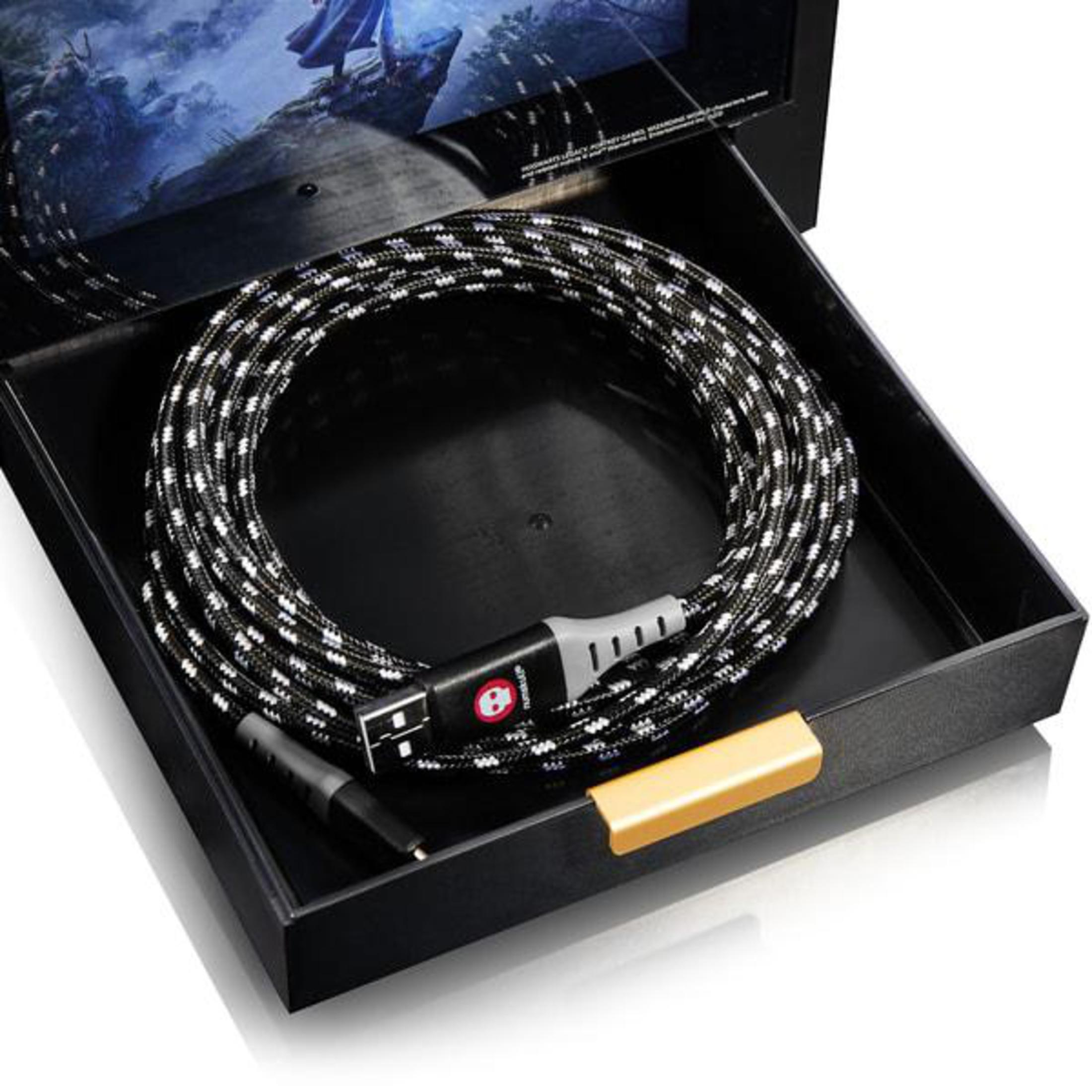 Cassetto nero con un cavo USB bianco e nero arrotolato all'interno, sfondo di Hogwarts Legacy.