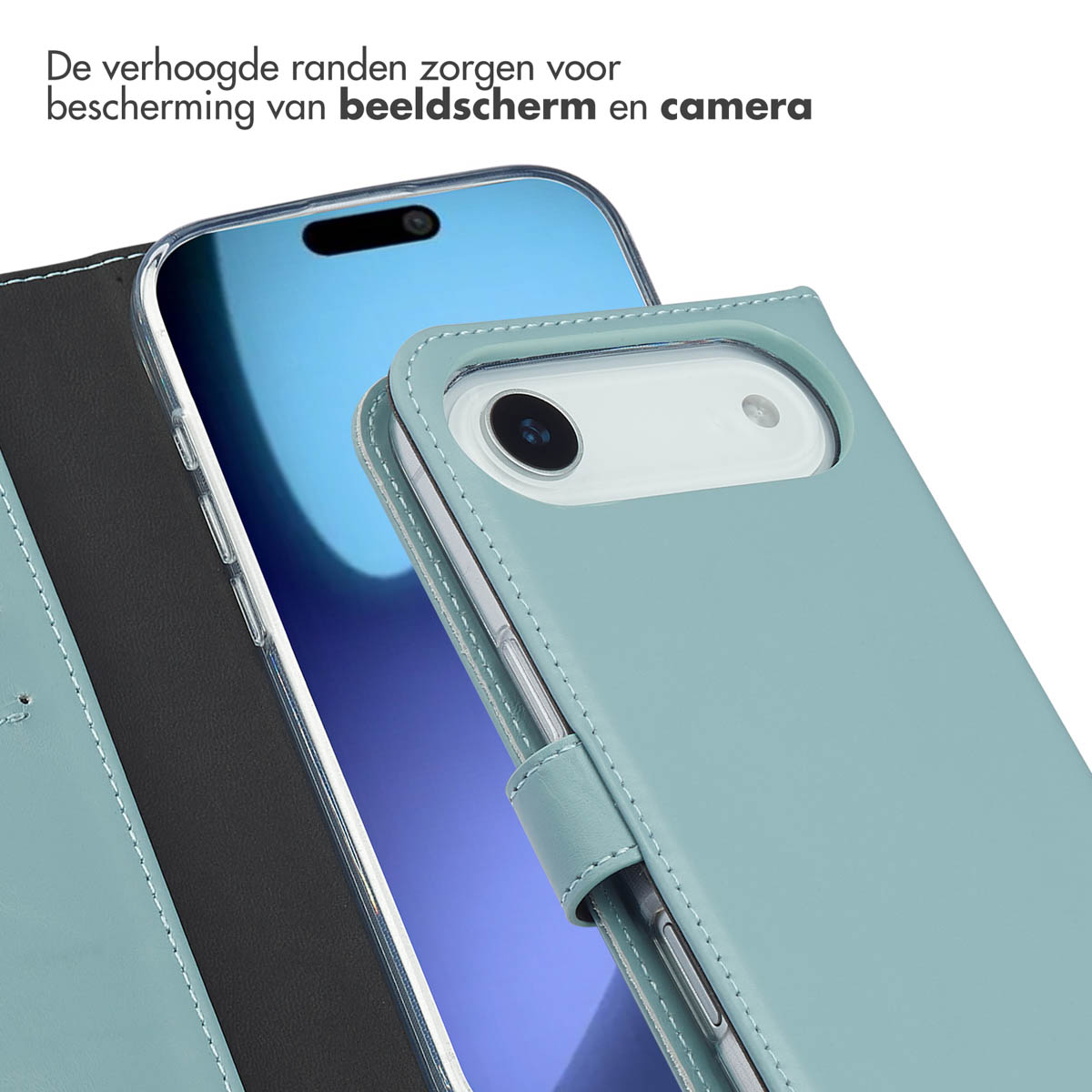 Lichtblauwe telefoonhoes, open, met de camera van de telefoon zichtbaar. De hoes is open.