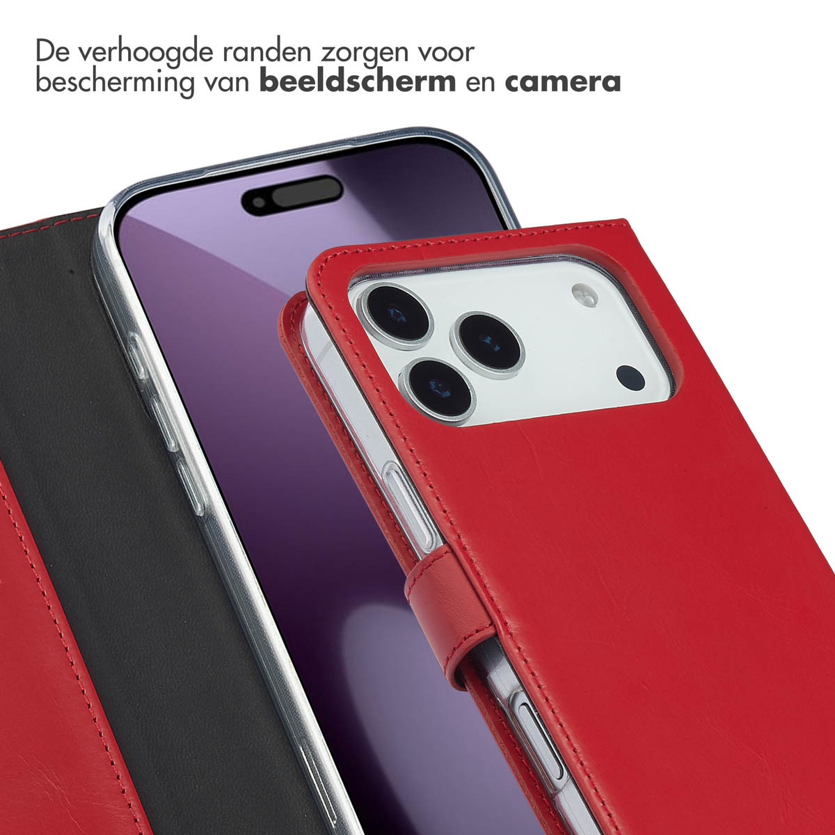 Close-up van een rode telefoonhoes met een paars schermtelefoon erin. Zwarte en rode details zichtbaar.