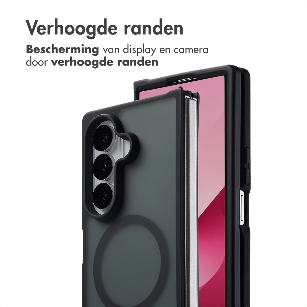 Een zwarte opvouwbare telefoonhoes met verhoogde randen voor display- en camerabescherming, die het slanke ontwerp en de functionaliteit laat zien.