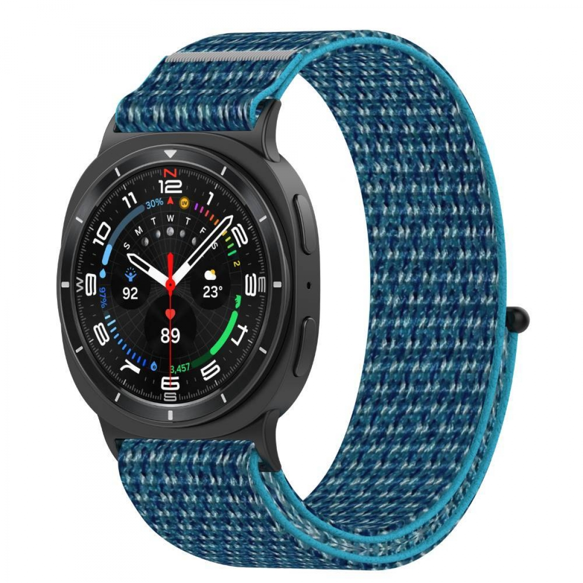 Eine Smartwatch mit einem blau gemusterten Armband zeigt ein analoges Zifferblatt mit digitalen Statistiken an.