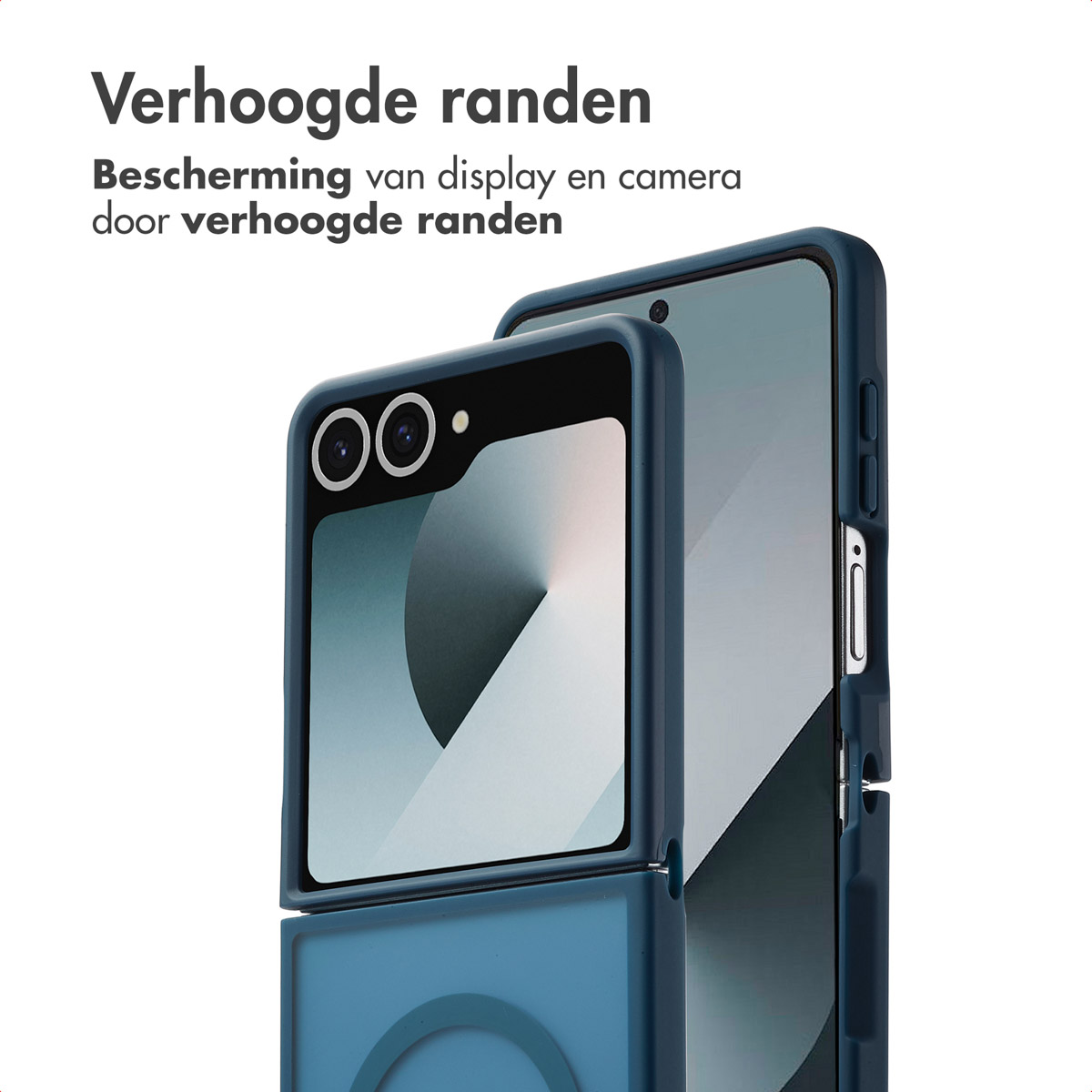 Gros plan d'un étui bleu avec téléphone, montrant l'écran et la caméra.