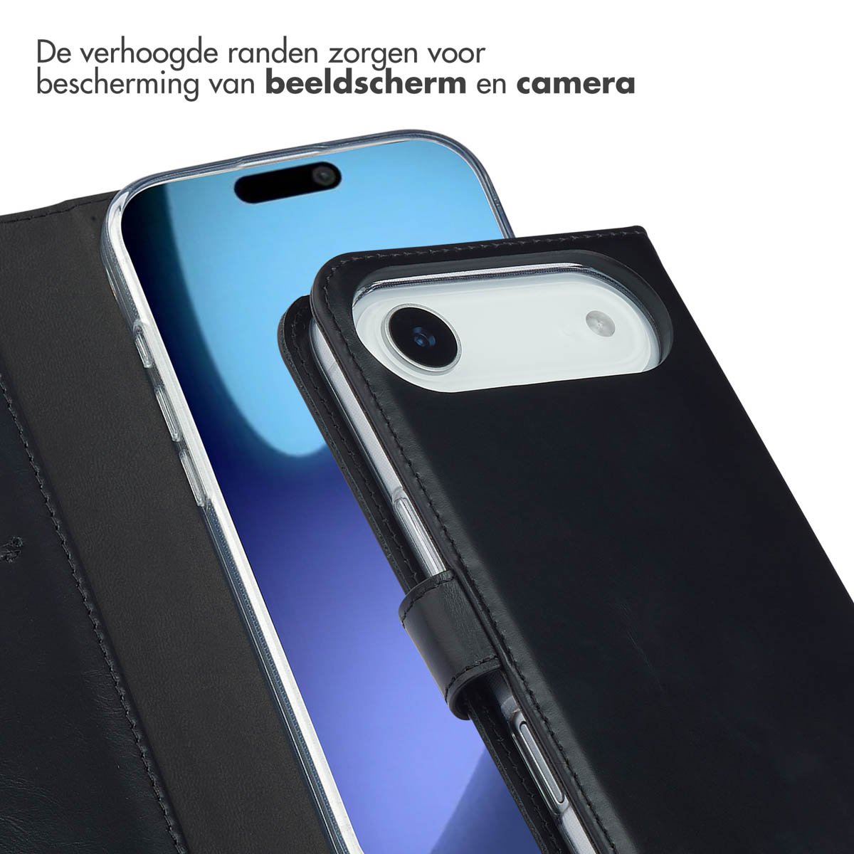 Gros plan d'un étui noir avec téléphone, montrant l'écran et la caméra.