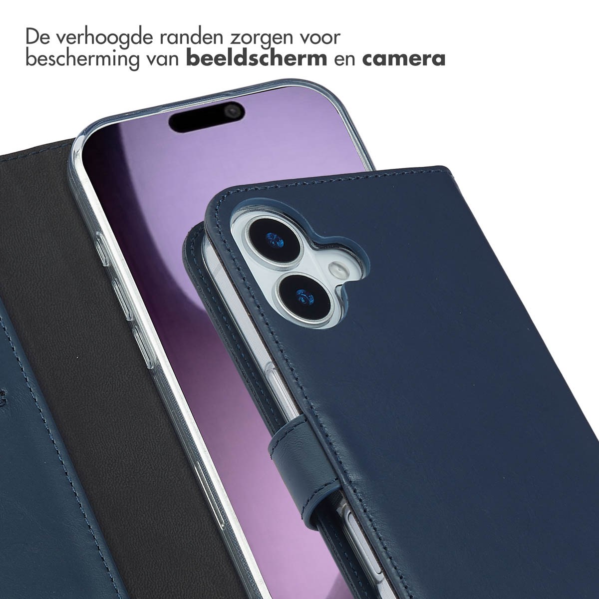 Close-up van een marineblauwe leren telefoonhoes die de camera- en schermbescherming laat zien.