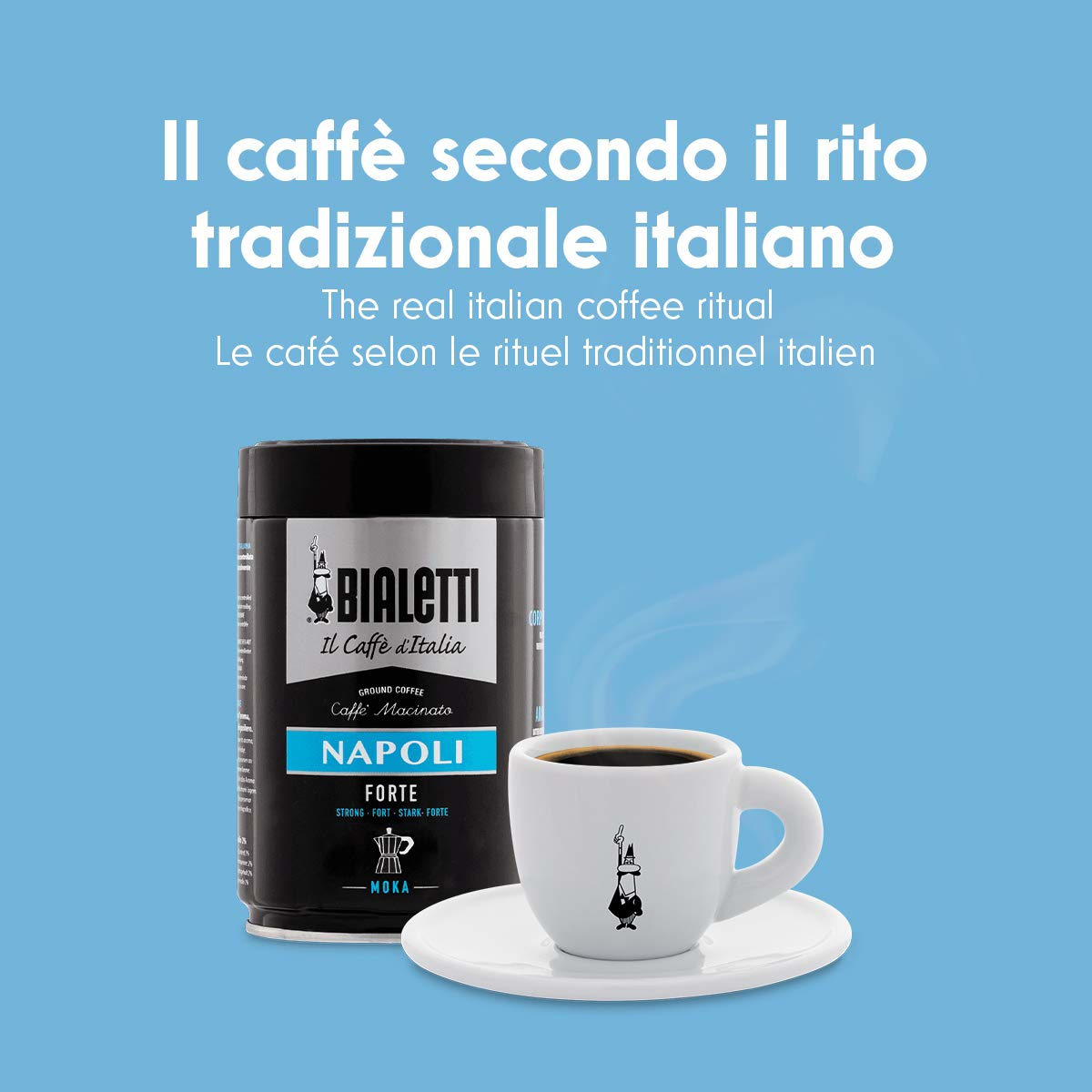 Una tazza di caffè e una lattina di caffè su uno sfondo bianco con del testo.
