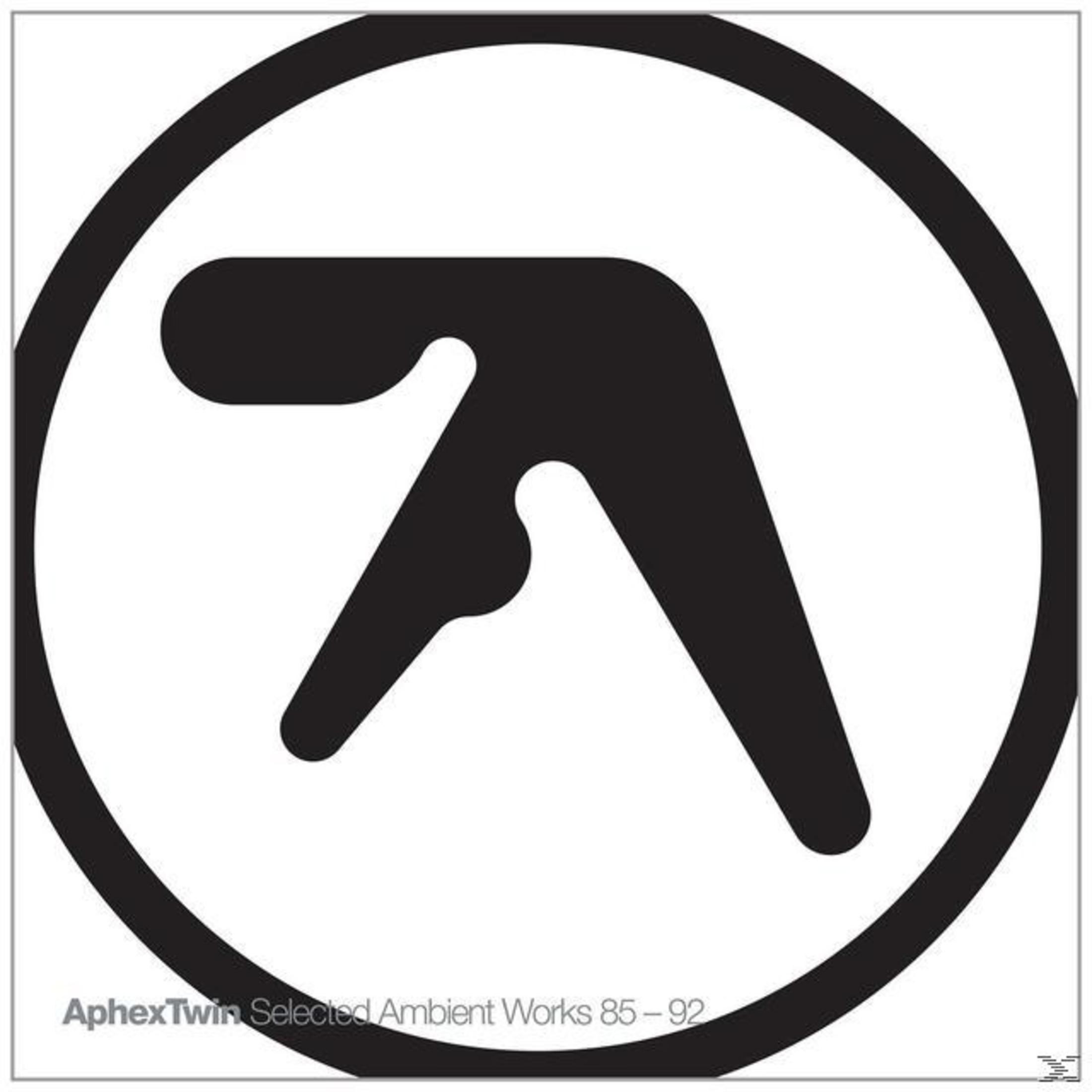 Das Aphex Twin Logo, ein schwarzes Symbol in einem schwarzen Kreis. Der Hintergrund ist weiß.