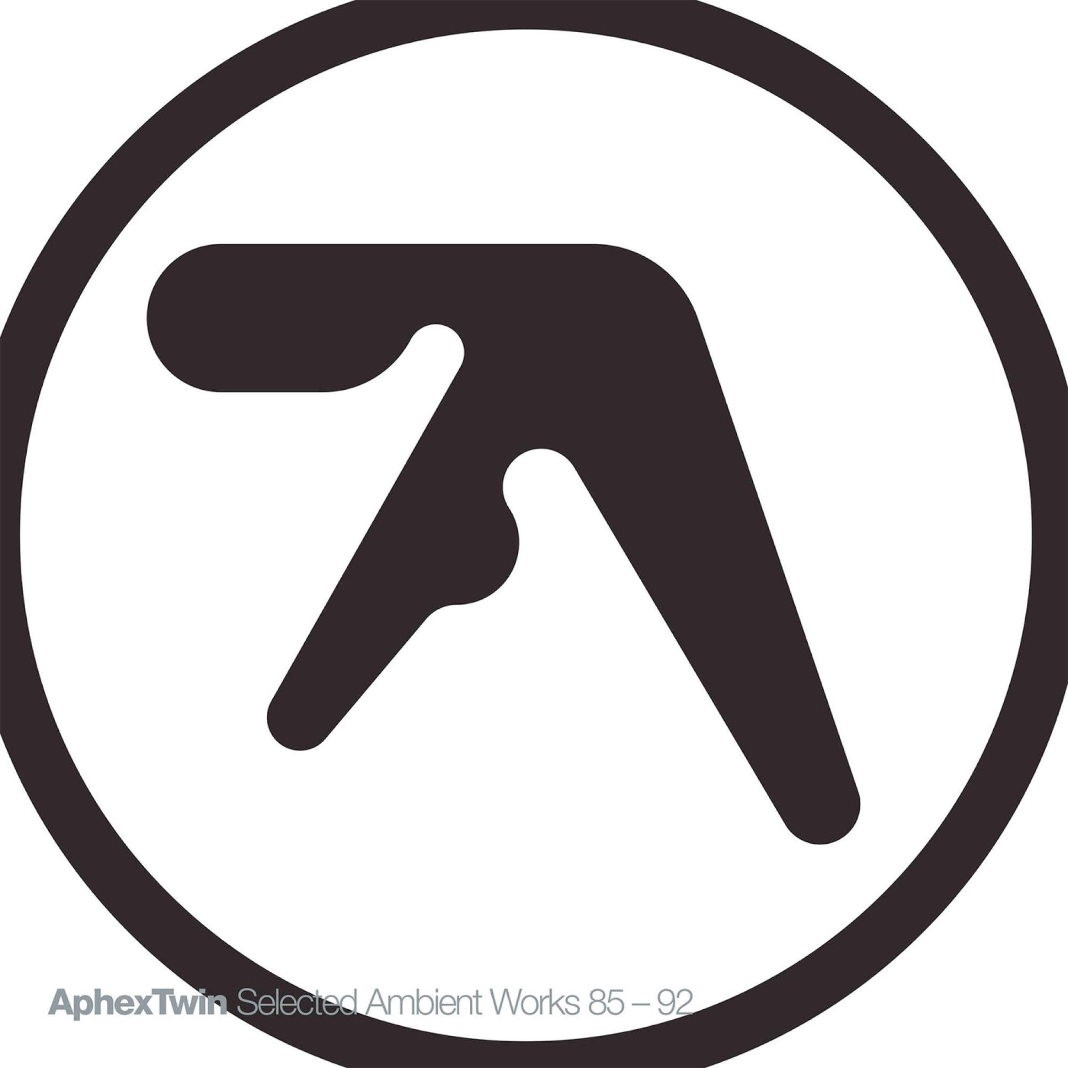 Das Aphex Twin Logo, ein schwarzes Symbol in einem schwarzen Kreis. Der Hintergrund ist weiß.