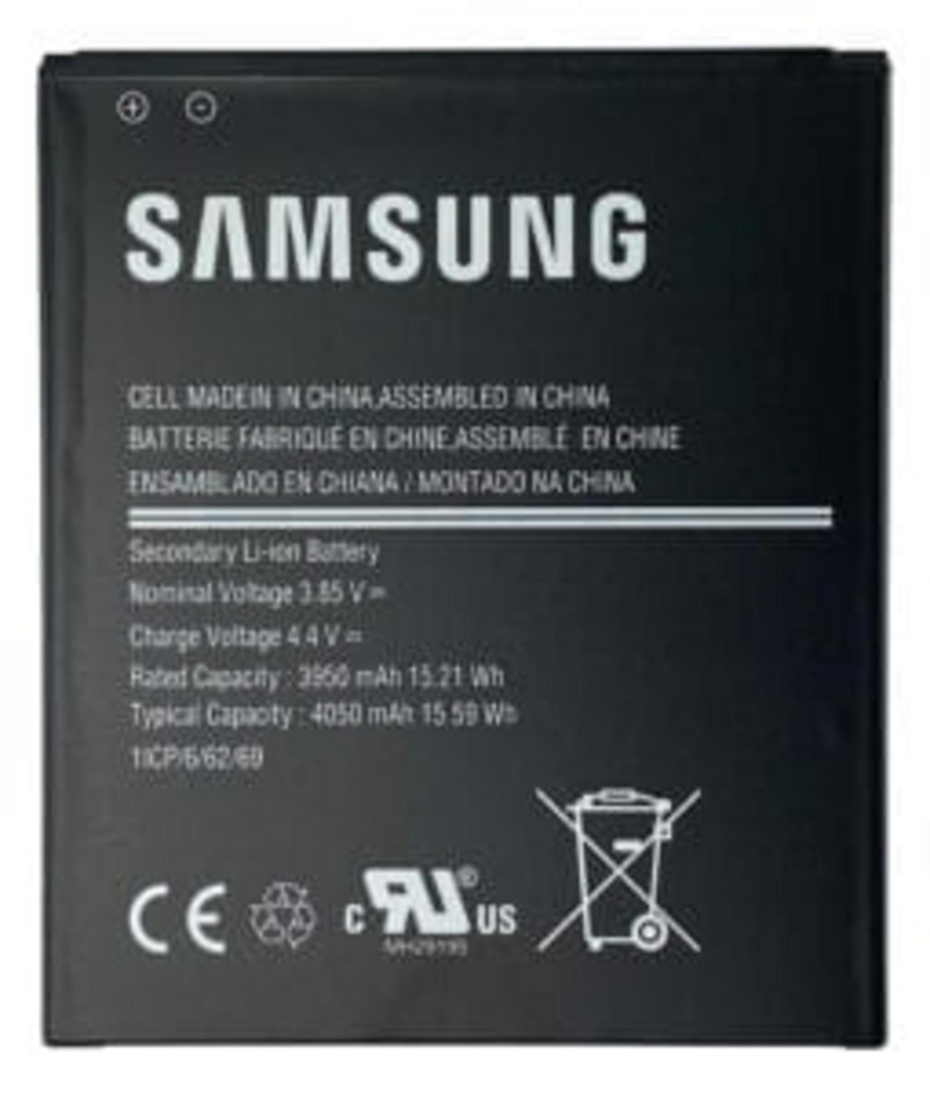 Schwarzer Samsung-Akku mit weißem Text, einschließlich Warnhinweisen und Entsorgungssymbolen.