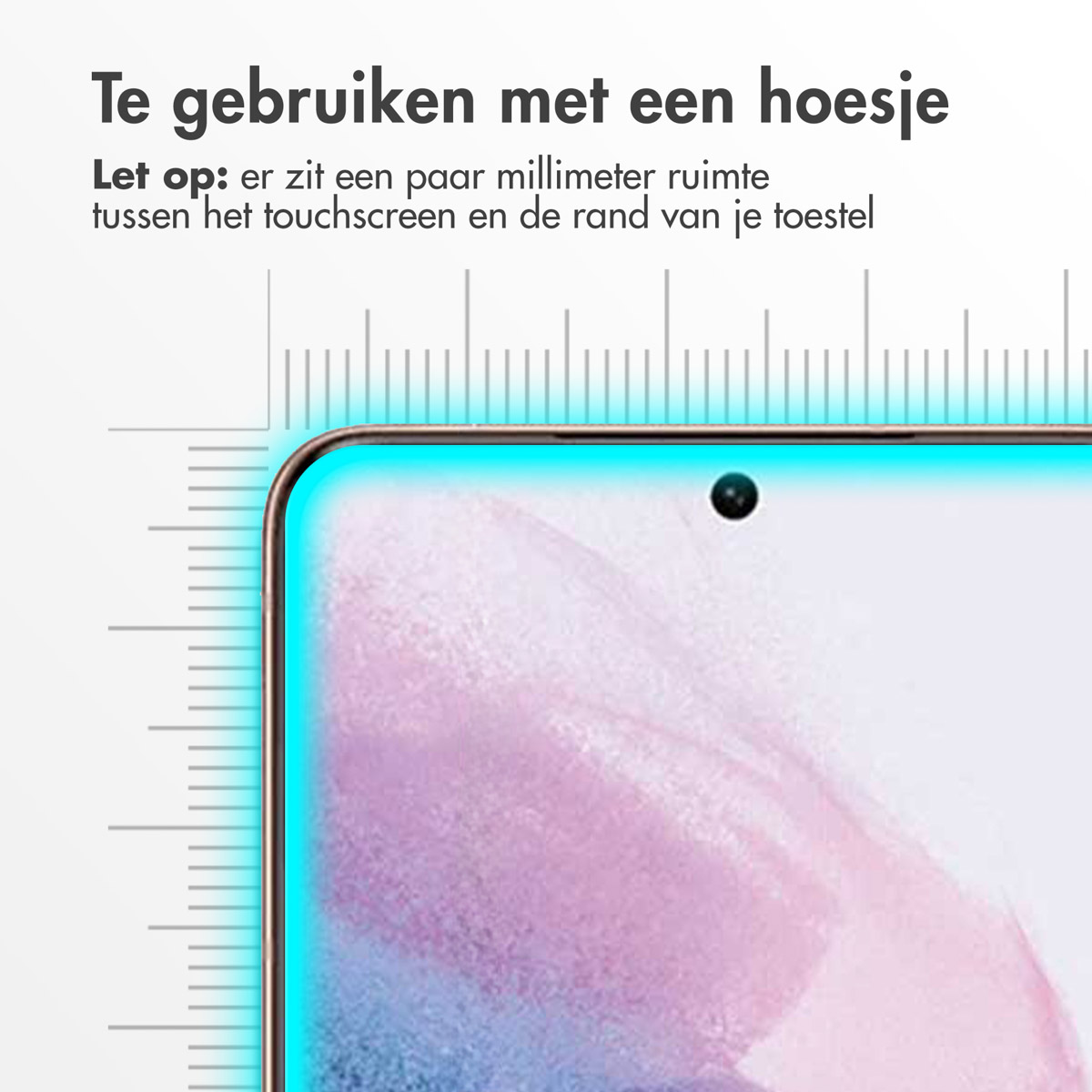 Close-up van een schermbeschermer voor een telefoon met een uitsparing voor de camera aan de voorkant en een liniaalafbeelding rond de rand.