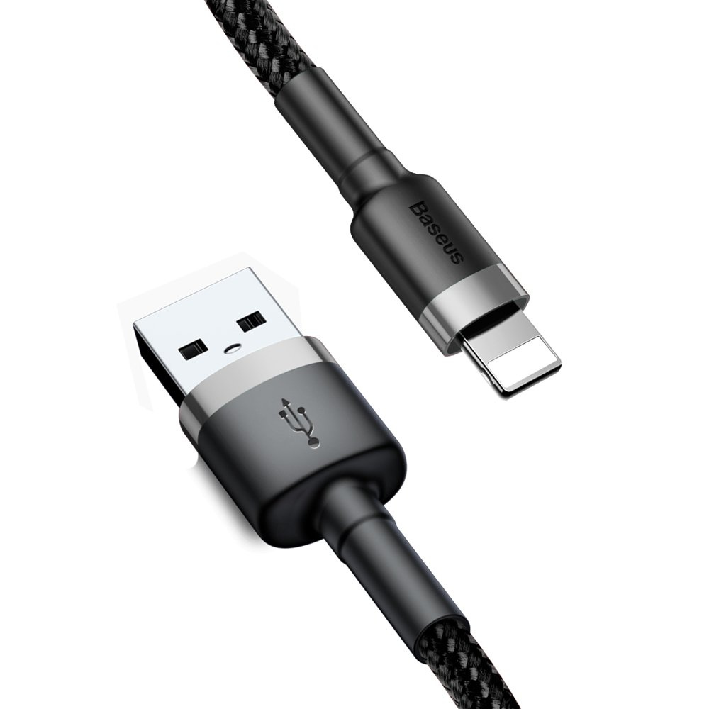 Czarny kabel ładujący ze złączami USB i Lightning. Logo Baseus widoczne na złączu USB.