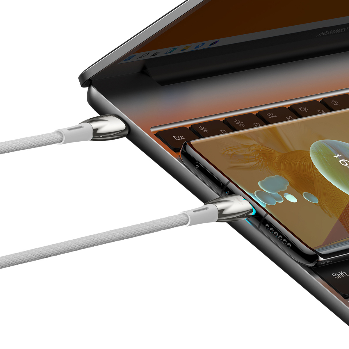 Biały kabel USB-C podłączony do laptopa i telefonu. Wyświetlacz widoczny. Niebieskie tło.