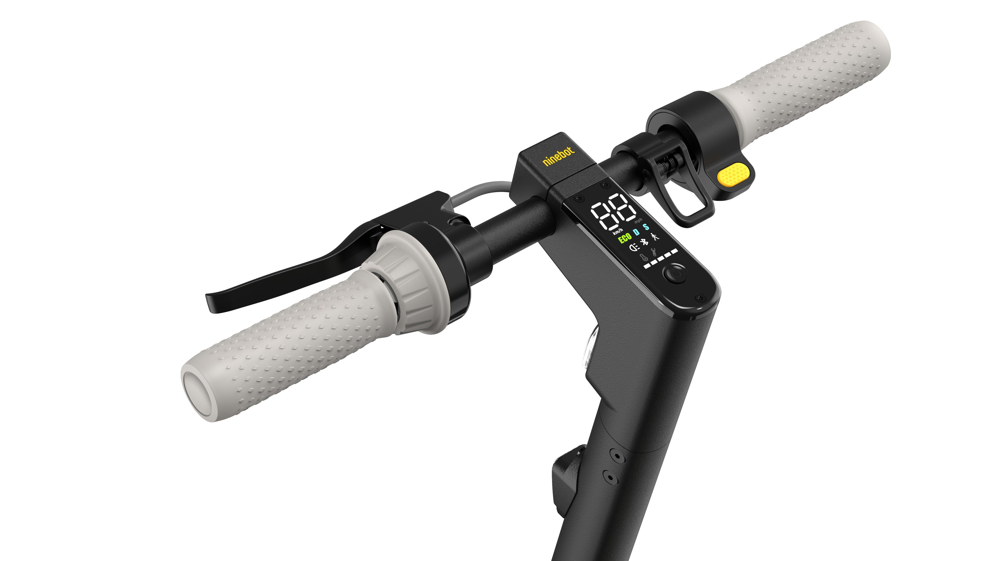 Nahaufnahme des Lenkers eines Ninebot-Elektrorollers. Er hat graue Griffe und ein digitales Display.