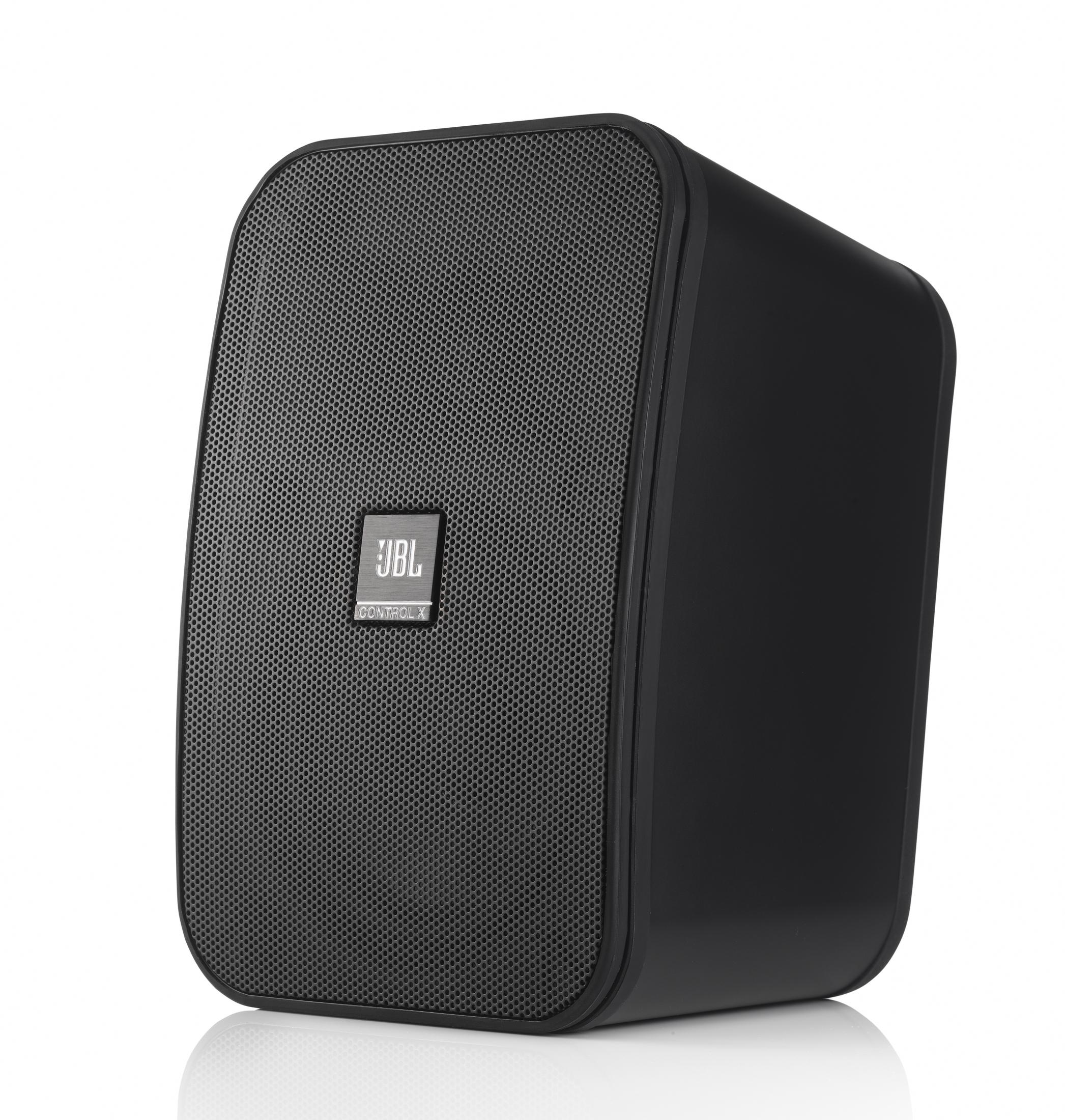 Enceinte JBL noire avec façade en mesh et logo JBL sur fond blanc. Vue en angle.