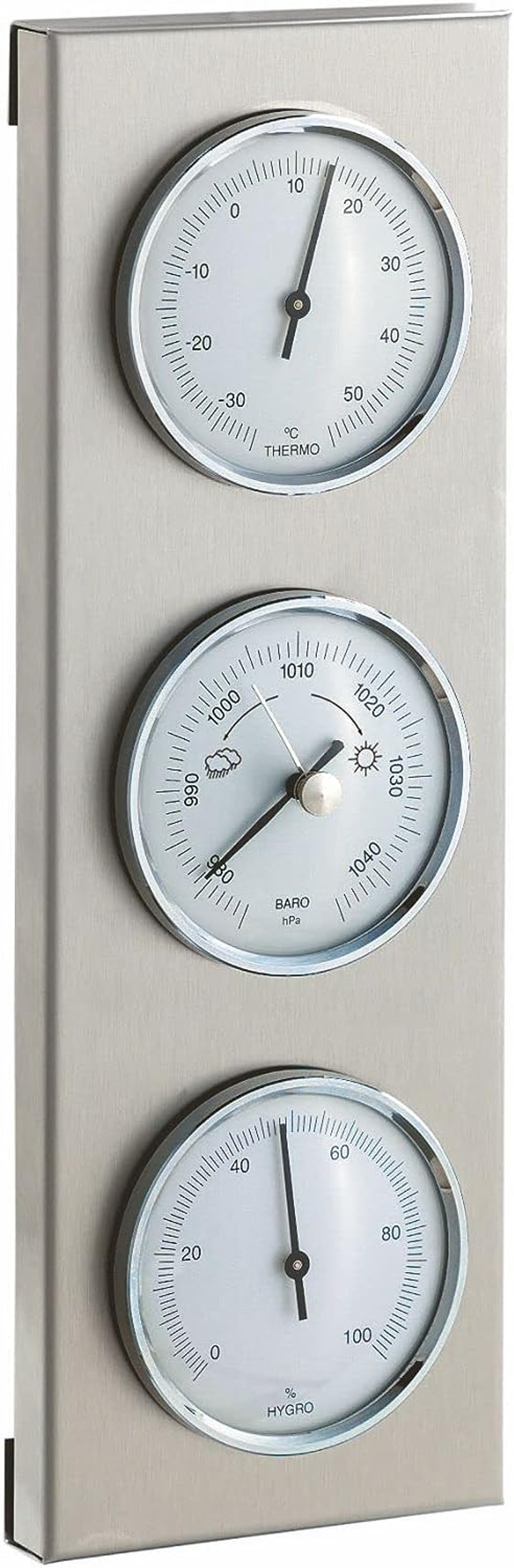 Eine Wetterstation mit drei Messgeräten: Thermometer, Barometer und Hygrometer, auf einer Metallplatte montiert.