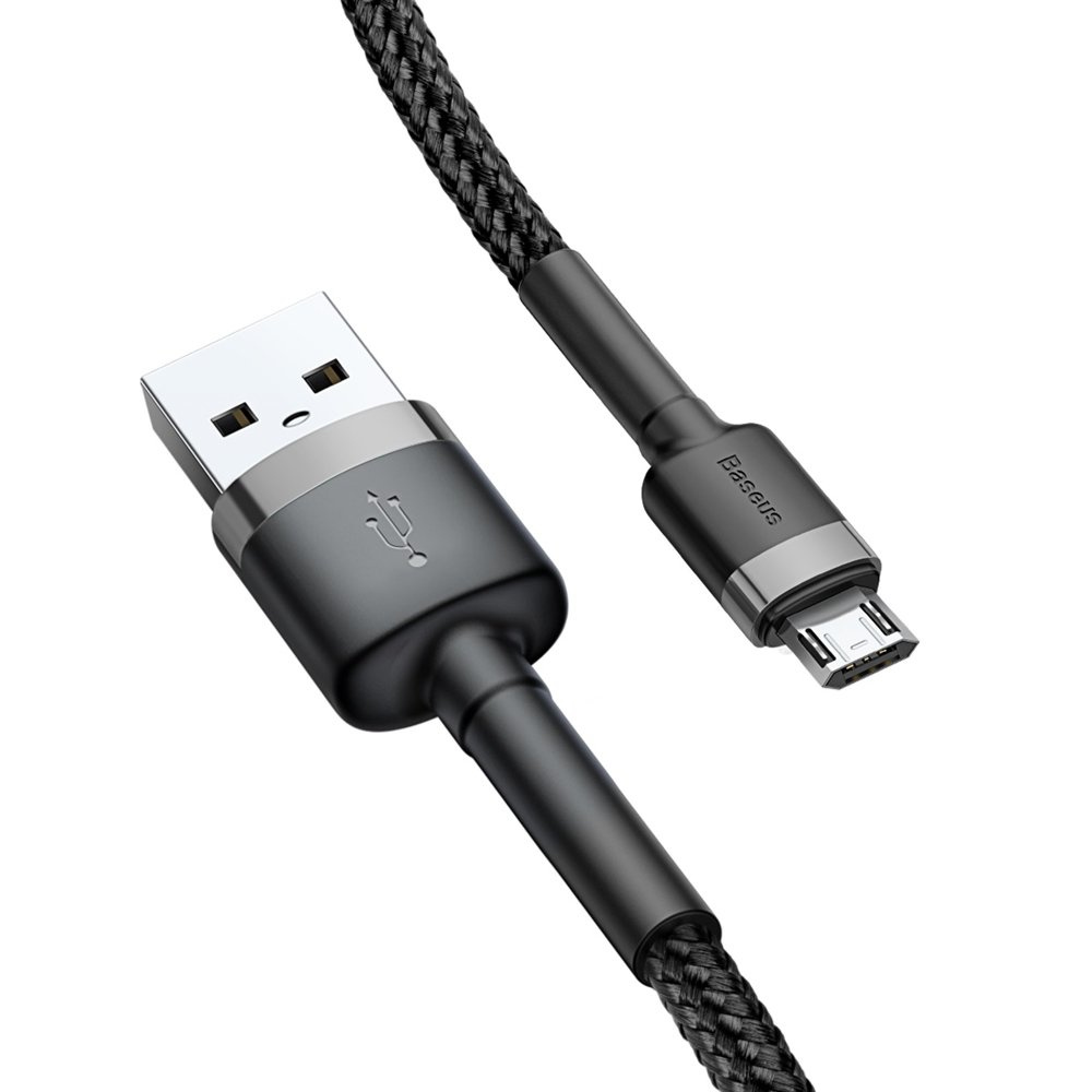 Zbliżenie czarnego kabla USB. Jeden koniec to złącze USB-A, drugi micro-USB.