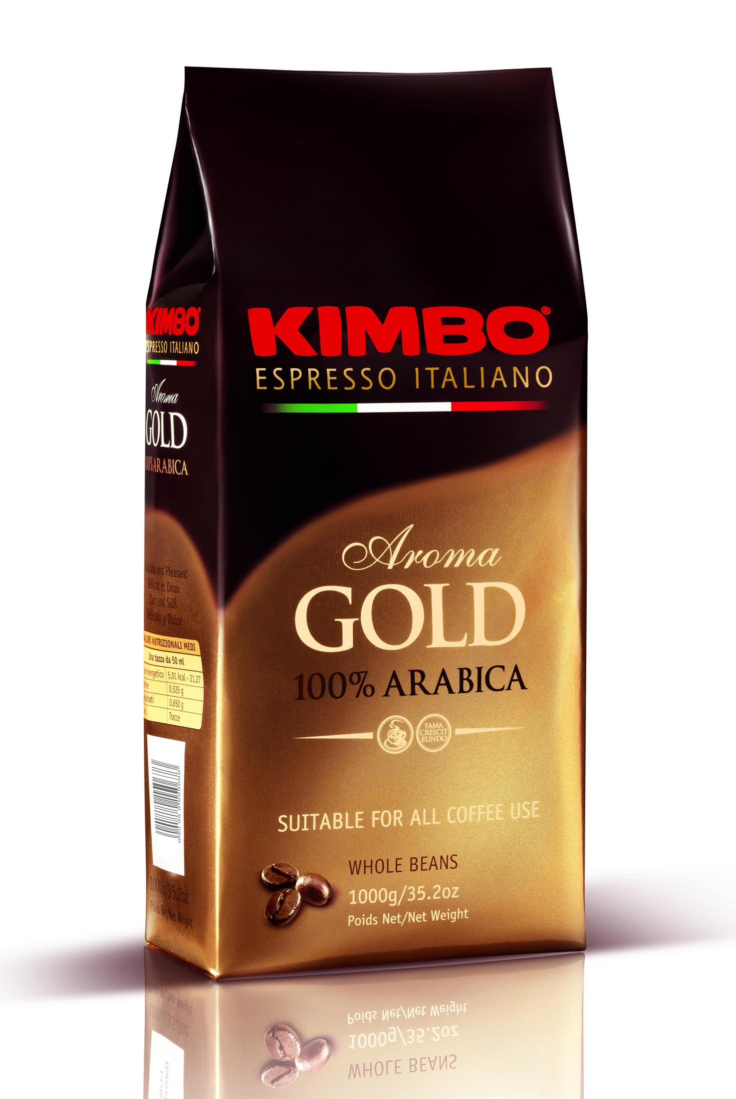Sacchetto di caffè. Confezione oro e marrone, con logo 'Kimbo Espresso Italiano'. Legge 'Aroma Gold 100% Arabica'. Chicchi interi.