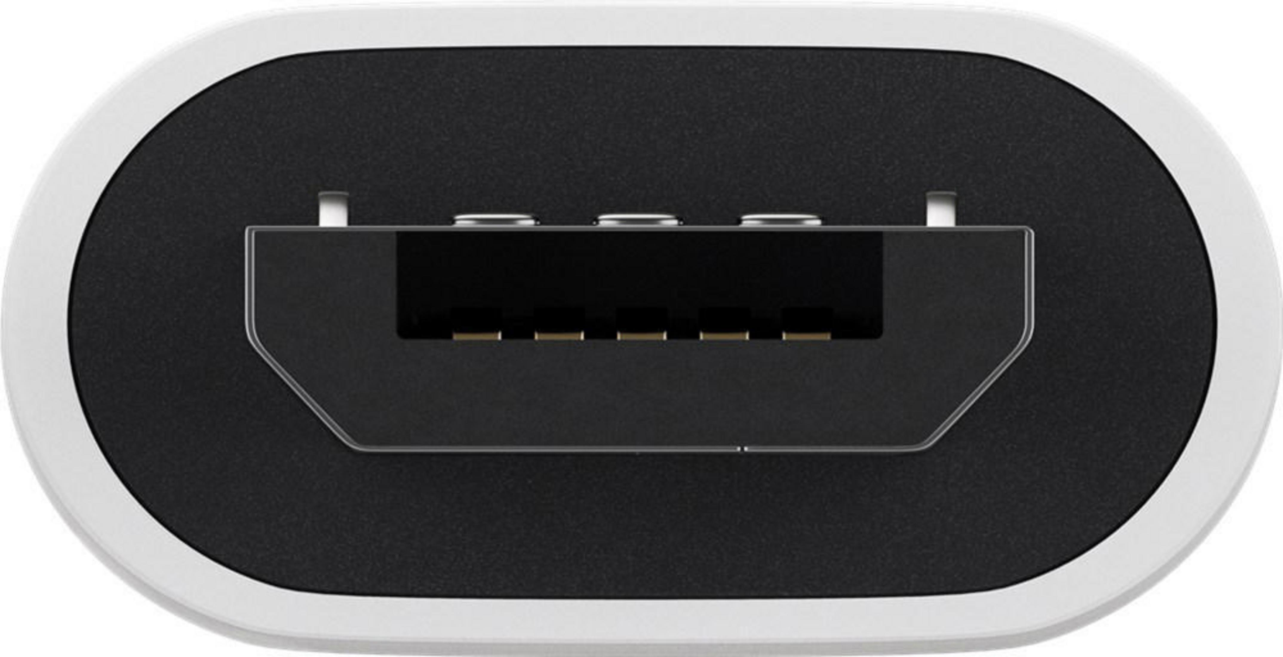 HDMI-Anschluss an einem weiß-schwarzen Adapter.
