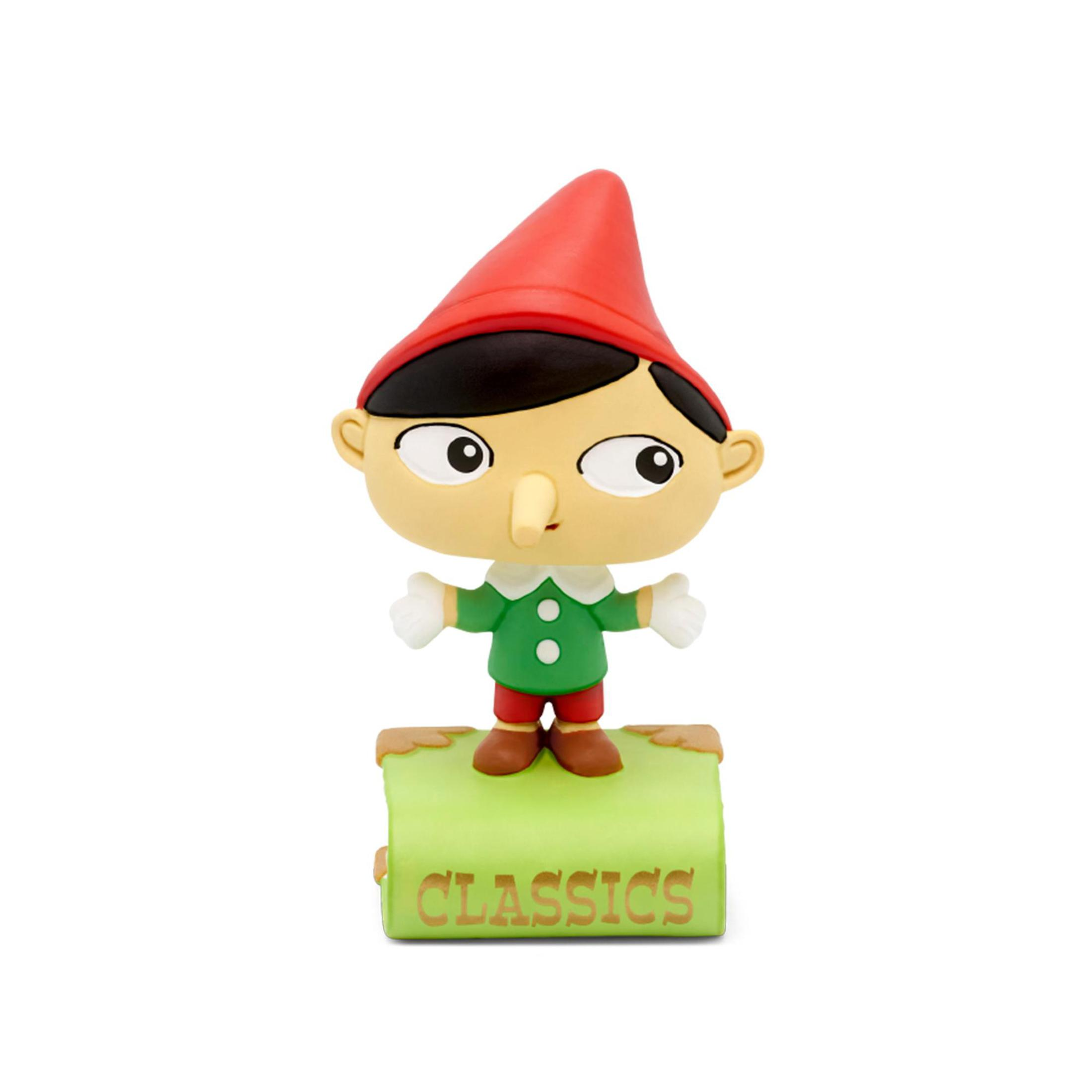 Eine Pinocchio-Figur mit rotem Hut und grünem Hemd steht auf einer grünen Basis mit der Aufschrift 'CLASSICS'.