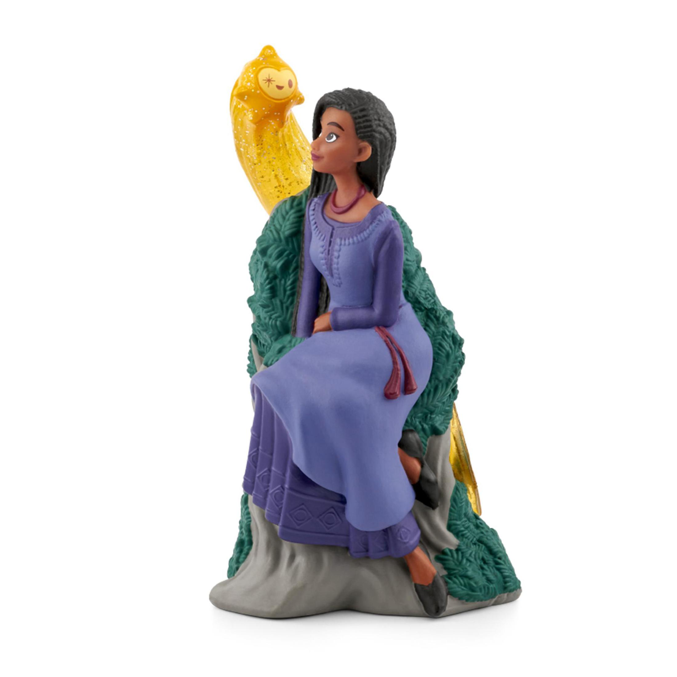 Figur einer Frau in lila Kleid, die auf einem Baum sitzt, mit einem gelben Vogel daneben.