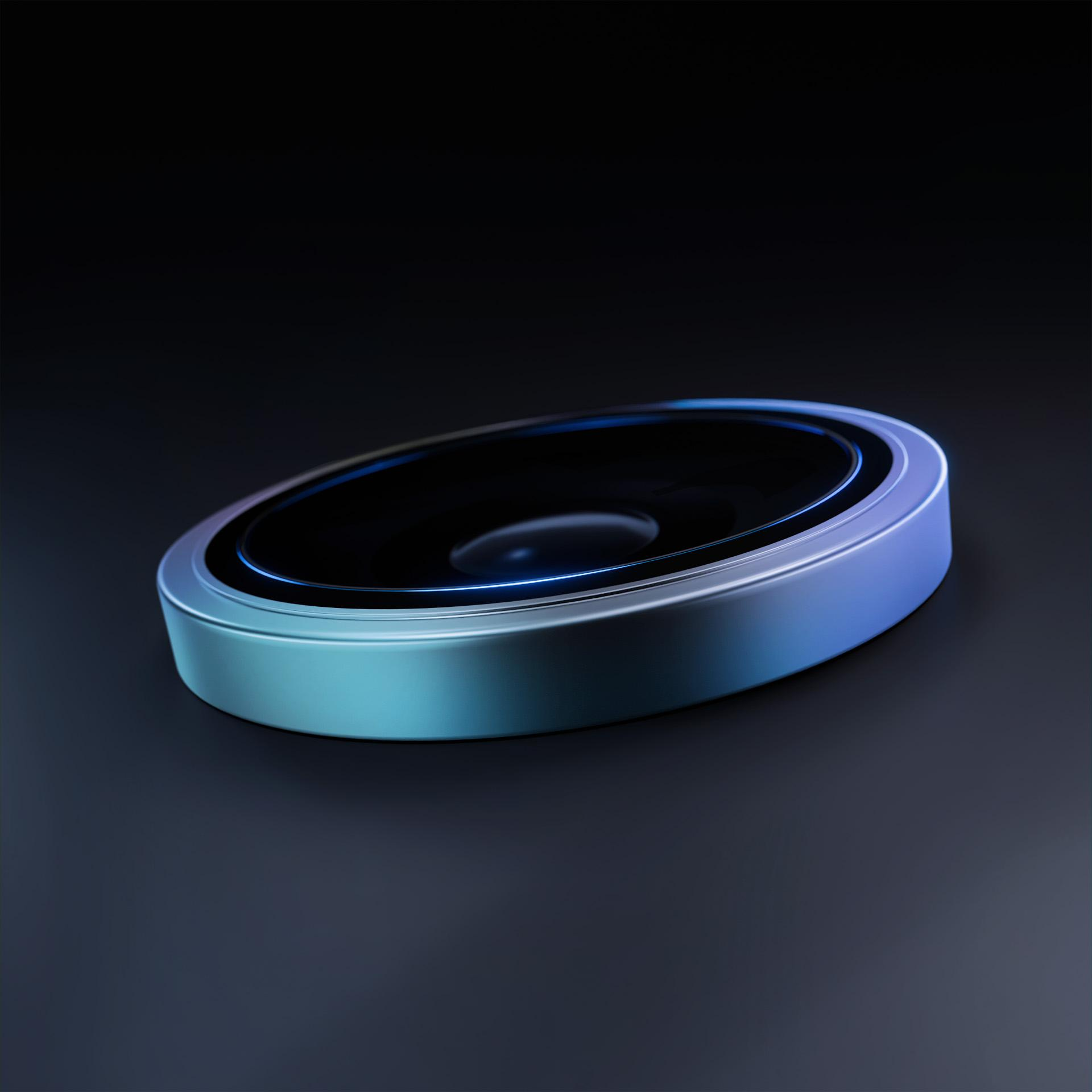 Un obiettivo della fotocamera del telefono con un anello di luce blu su una superficie scura.