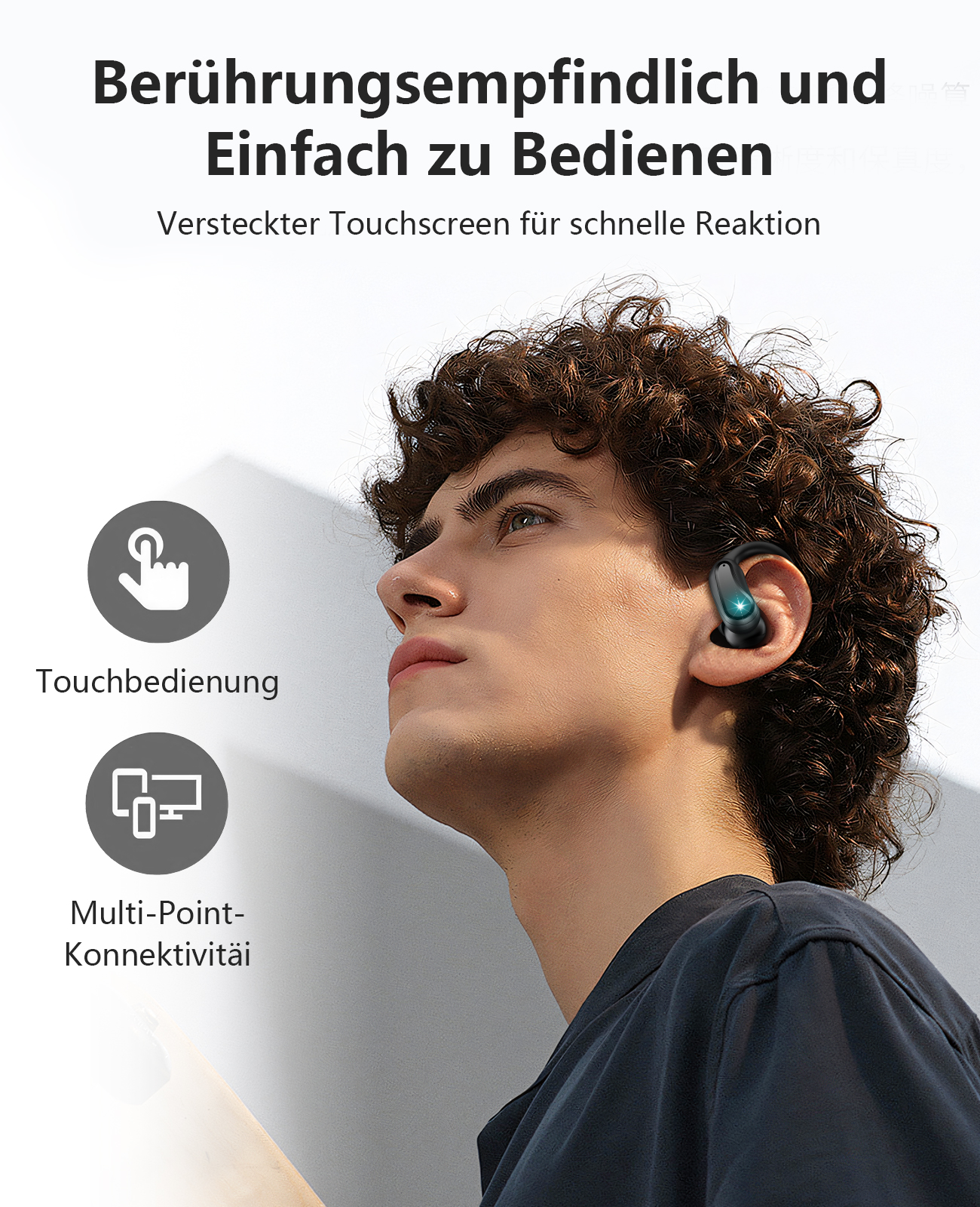 Ein Mann mit Ohrhörern, der nach oben schaut. Zwei Symbole zeigen Touch-Steuerung und Multi-Point-Konnektivität.
