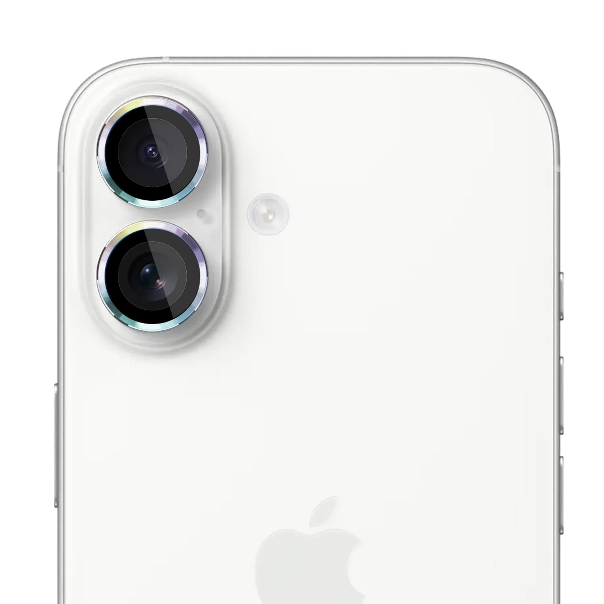 Primo piano del retro di un telefono bianco con due obiettivi della fotocamera con protezioni per lenti e un flash.