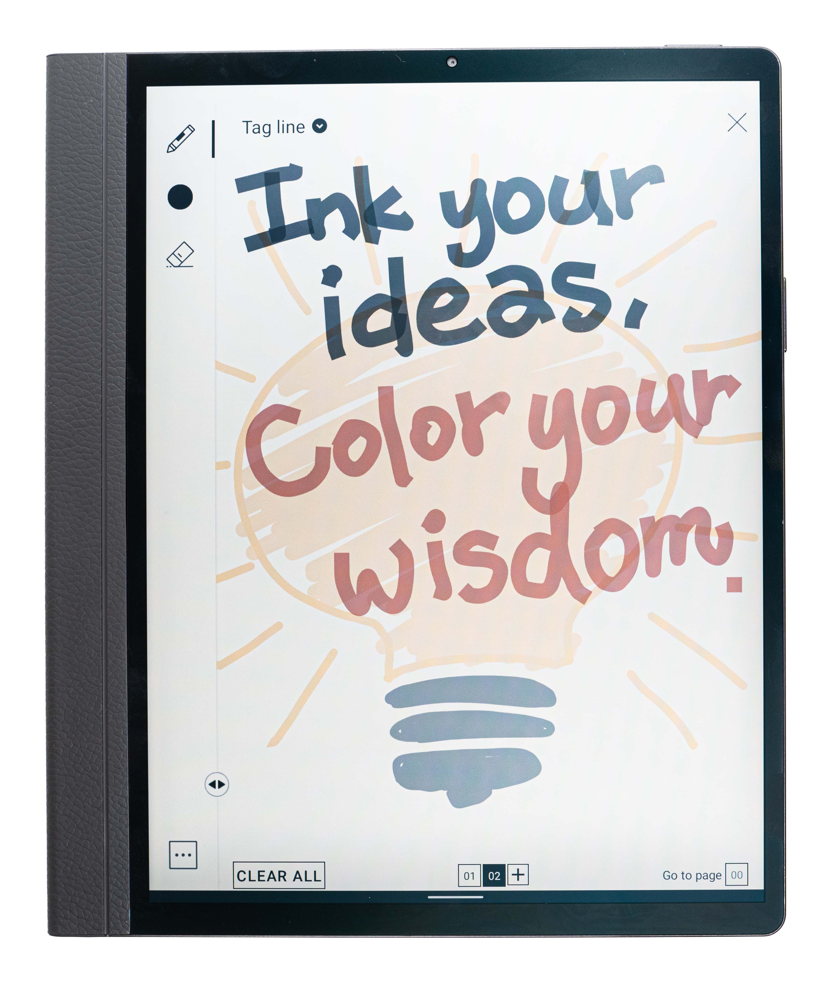 Un tablet mostra una lampadina con il testo 'Ink your ideas, color your wisdom'. Il tablet è in una cover scura.