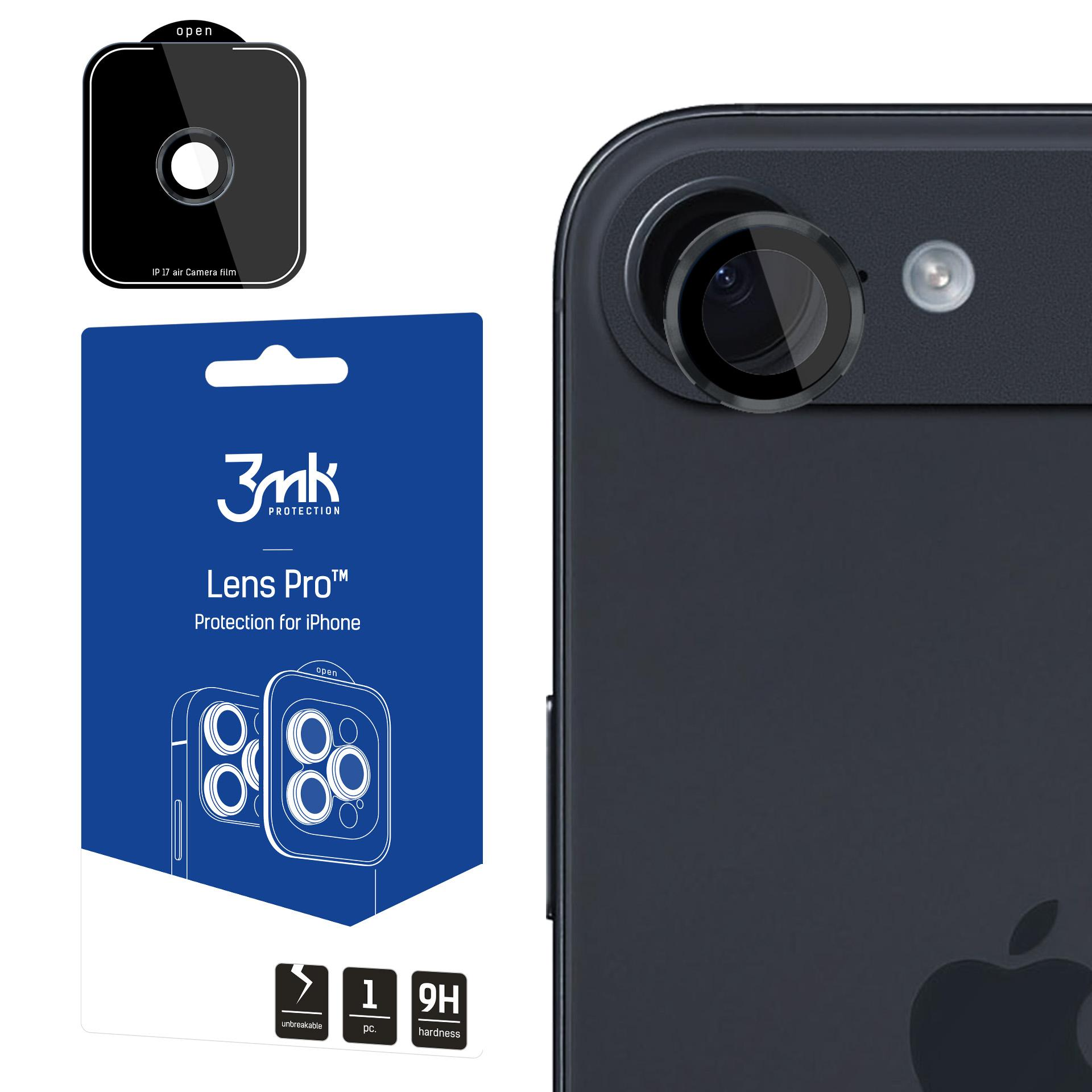 Confezione per un proteggi obiettivo per fotocamera del telefono e un telefono con un proteggi installato. Il proteggi è nero.