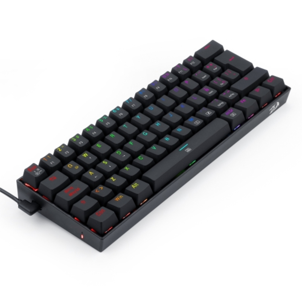 Teclado negro, vista en ángulo, con teclas coloridas y un cable. Las teclas tienen múltiples colores.