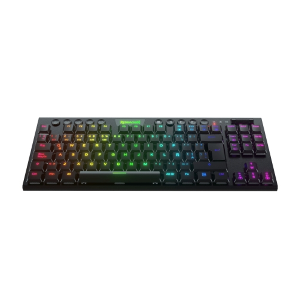 Teclado Redragon negro con teclas arcoíris. Diseño estándar con teclas iluminadas.