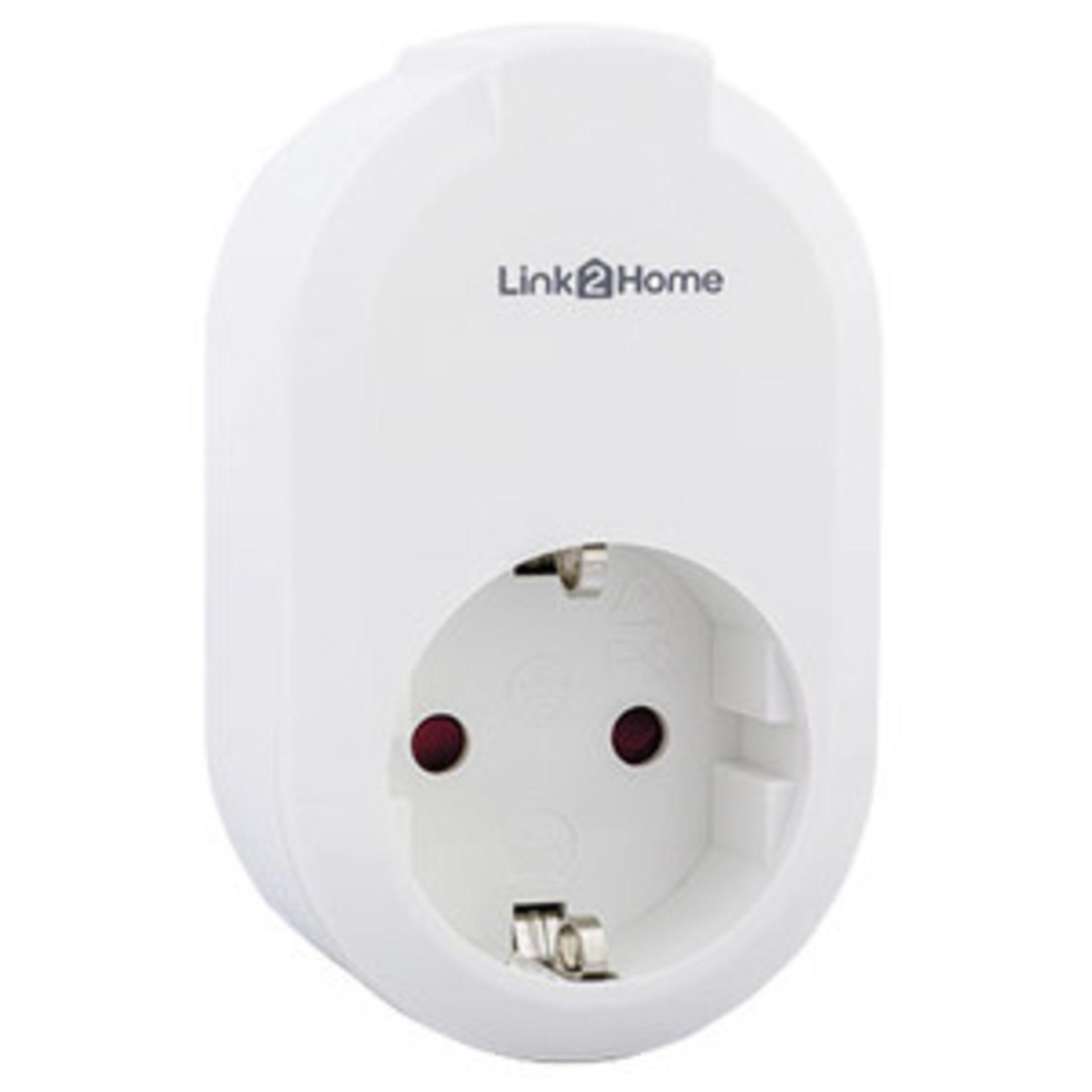 Weißer Smart Plug mit zwei roten Löchern, beschriftet mit 'Link 2 Home'.
