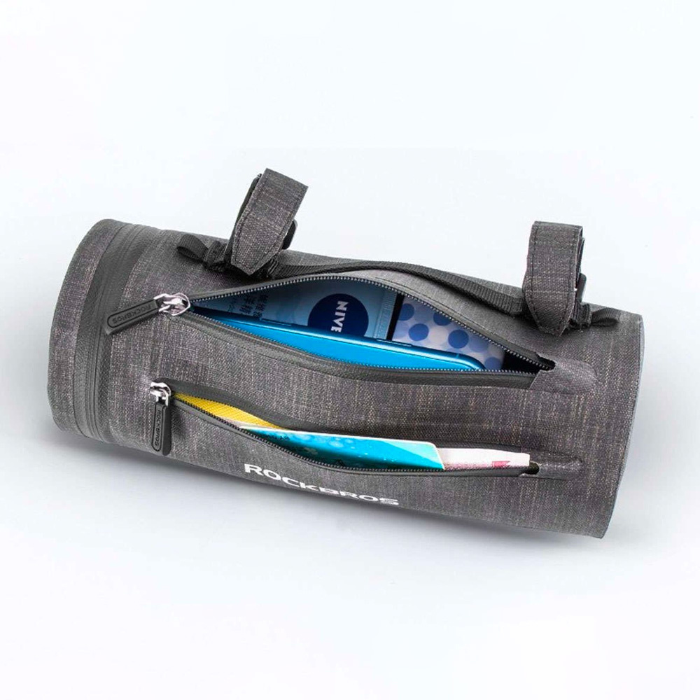 Szara torba na kierownicę Rockbros otwarta, ukazująca kosmetyki i mały niebieski pojemnik.