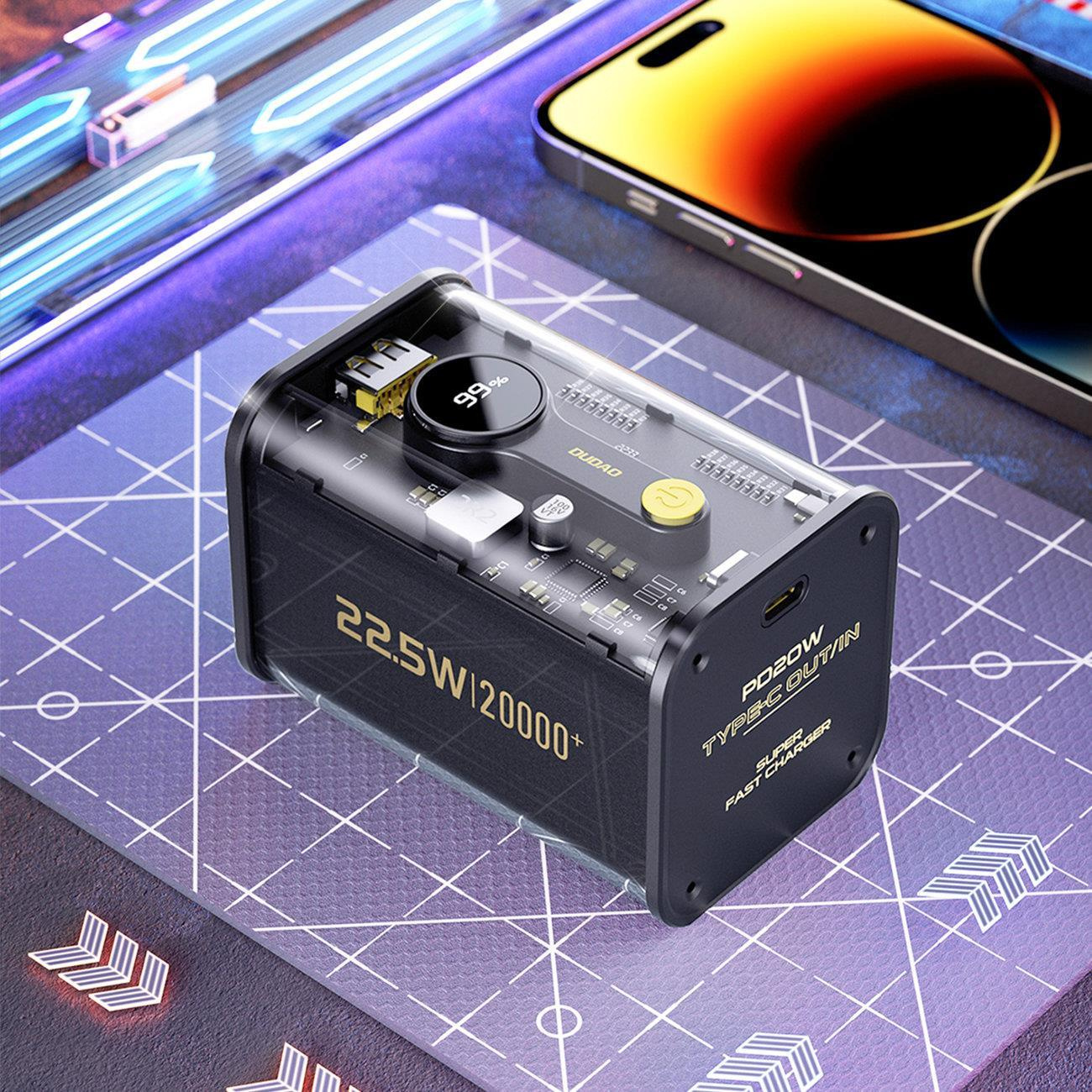 Przezroczysty power bank z cyfrowym wyświetlaczem pokazującym 99%. Oznaczony "22.5W 120000+" i "PD20W TYPE-C OUT/IN".