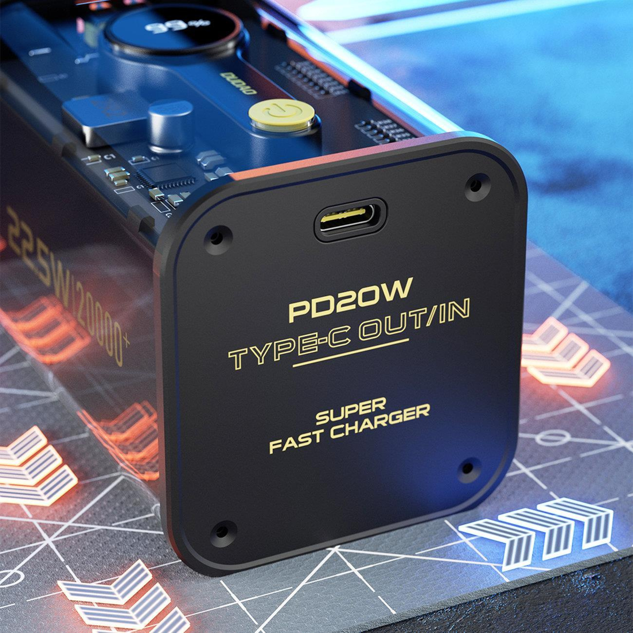 Zbliżenie przezroczystego power banku, pokazujące etykietę "PD20W TYPE-C OUT/IN". Urządzenie jest ciemne ze złotym tekstem.