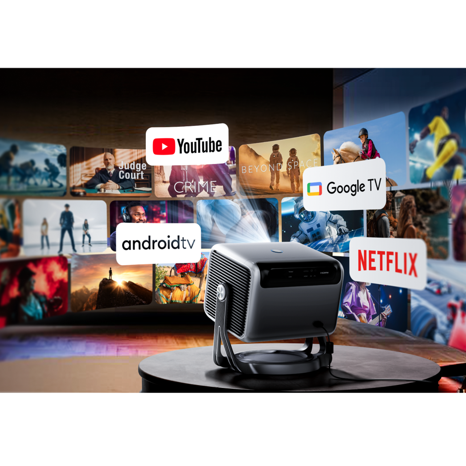 Ein Projektor auf einem Tisch, der Streaming-Dienste projiziert, mit dunklem Hintergrund.