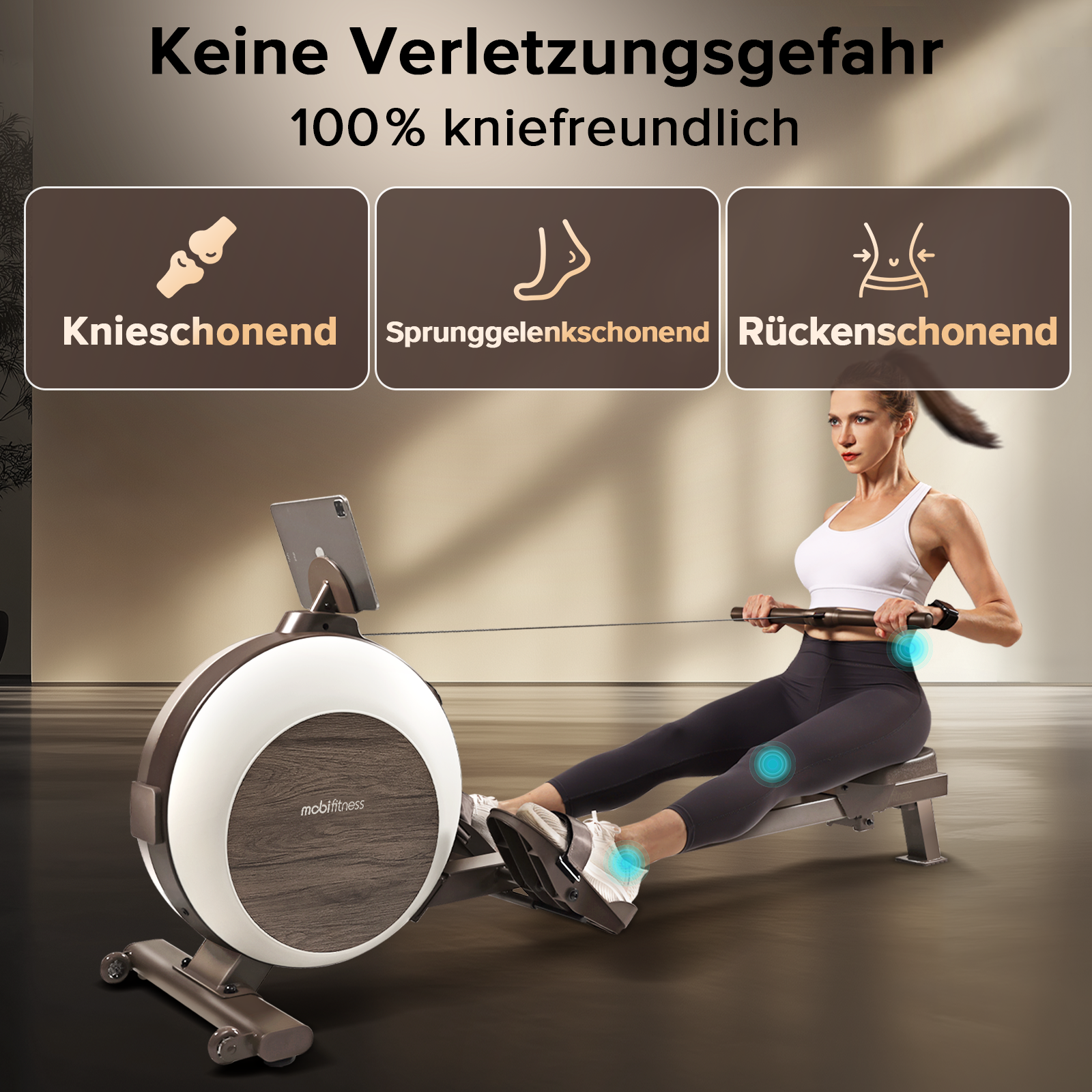 Frau benutzt ein Rudergerät. Es zeigt Text über knie-, knöchel- und rückenfreundliche Aspekte des Geräts.