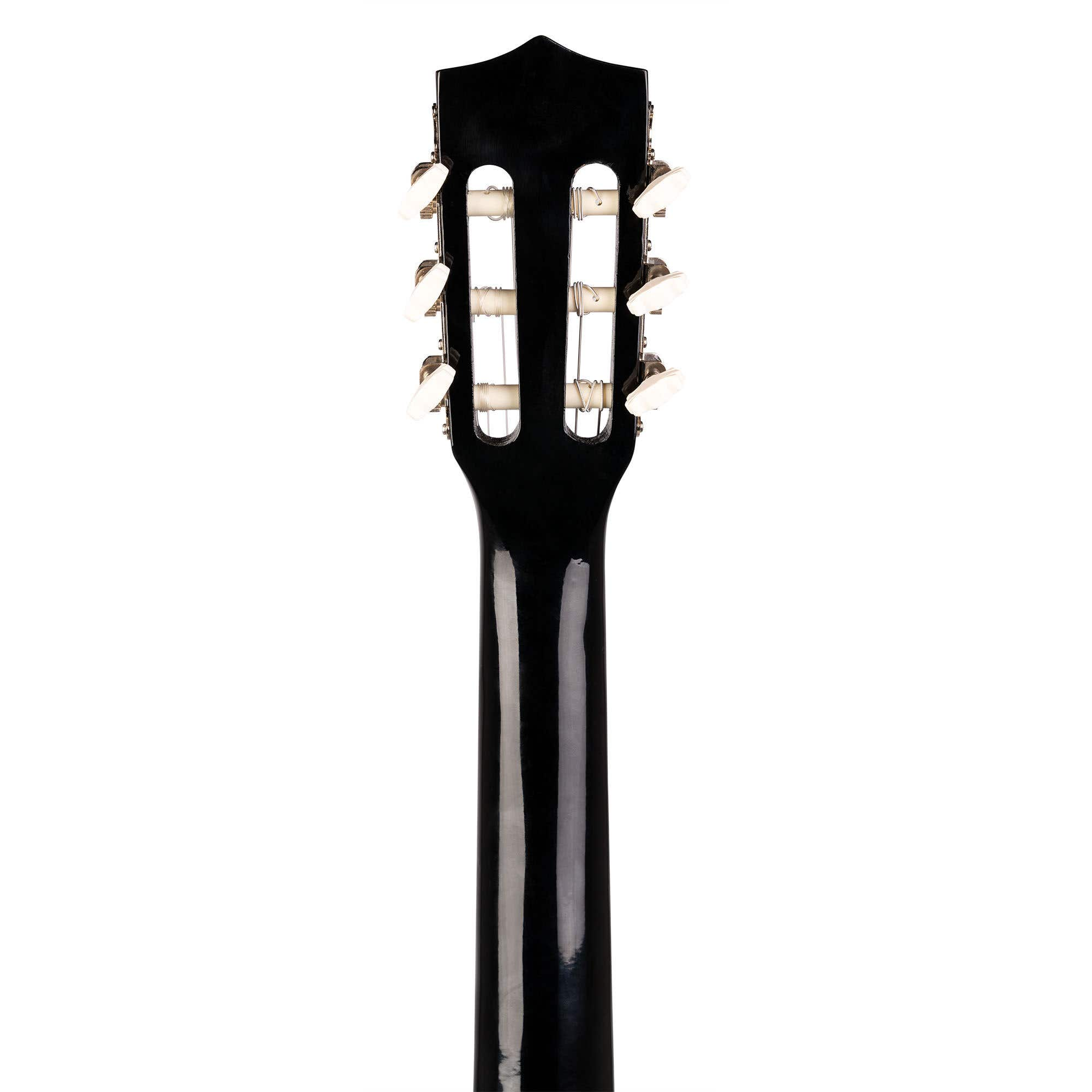 Achterkant van de kop van een zwarte gitaar met stemknoppen, witte achtergrond.
