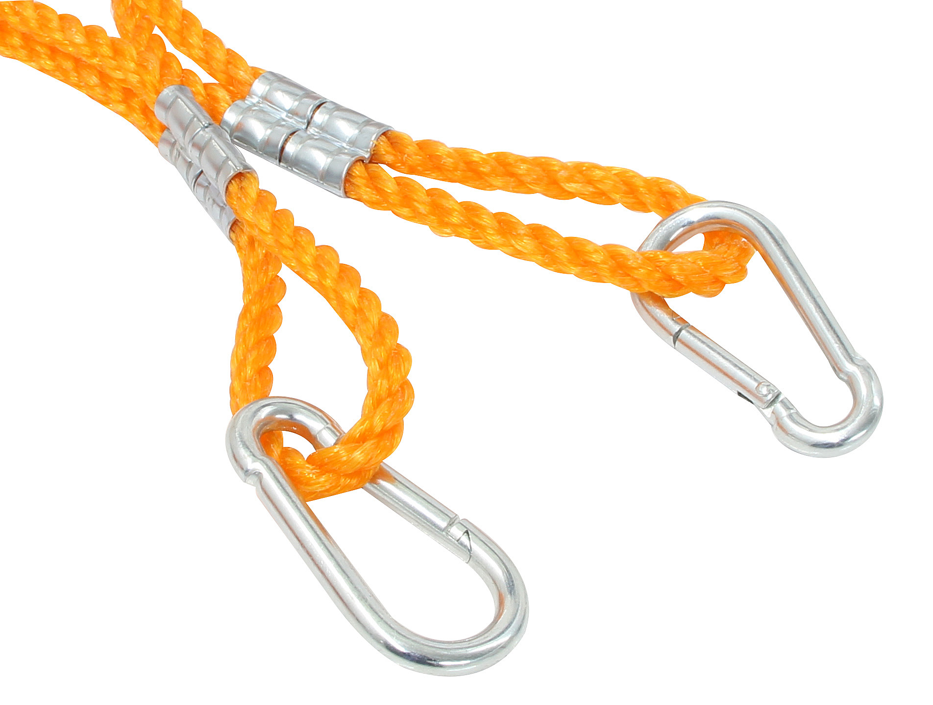 Nahaufnahme von orangefarbenen Schaukelkordeln mit Metallverbindern. Der Hintergrund ist weiß.